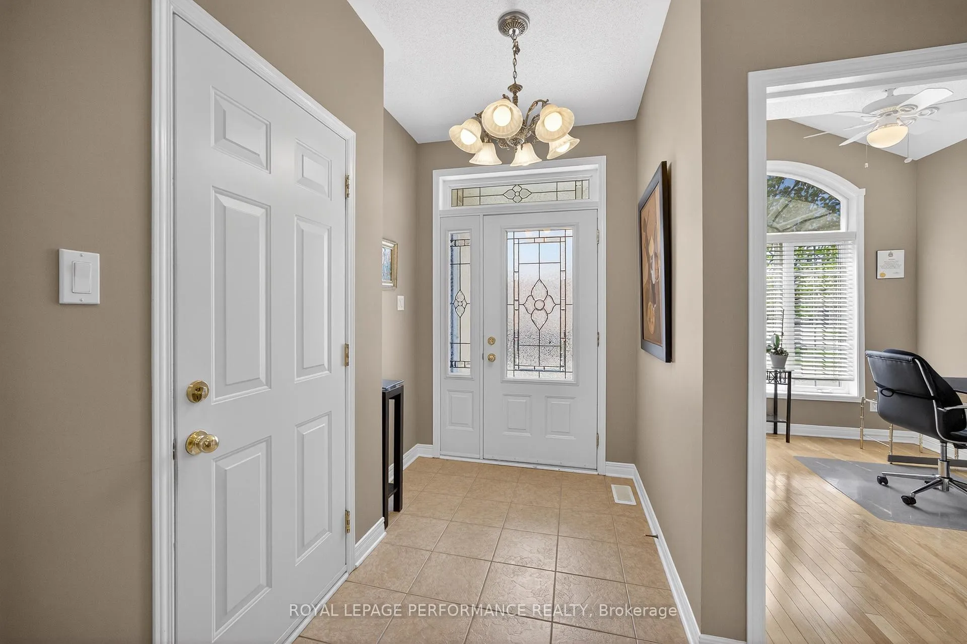 Photo 7 of 18 Chapelier Private, Ottawa, Queenswood Heights South — HOMEH