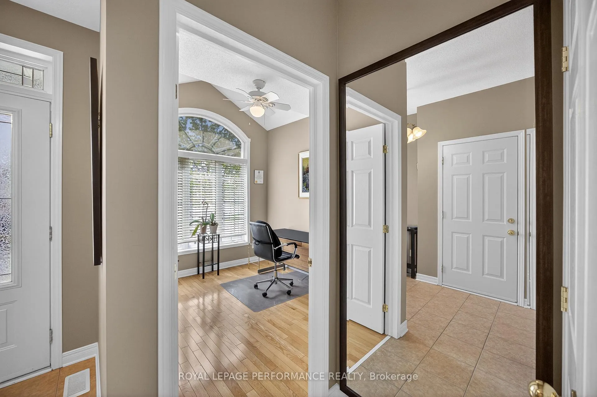Photo 8 of 18 Chapelier Private, Ottawa, Queenswood Heights South — HOMEH