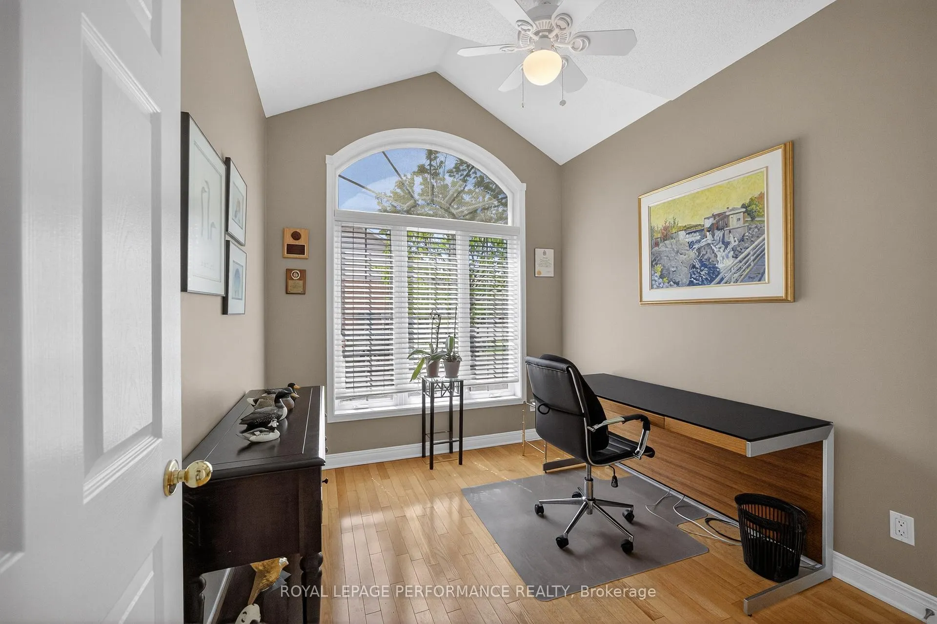 Photo 9 of 18 Chapelier Private, Ottawa, Queenswood Heights South — HOMEH