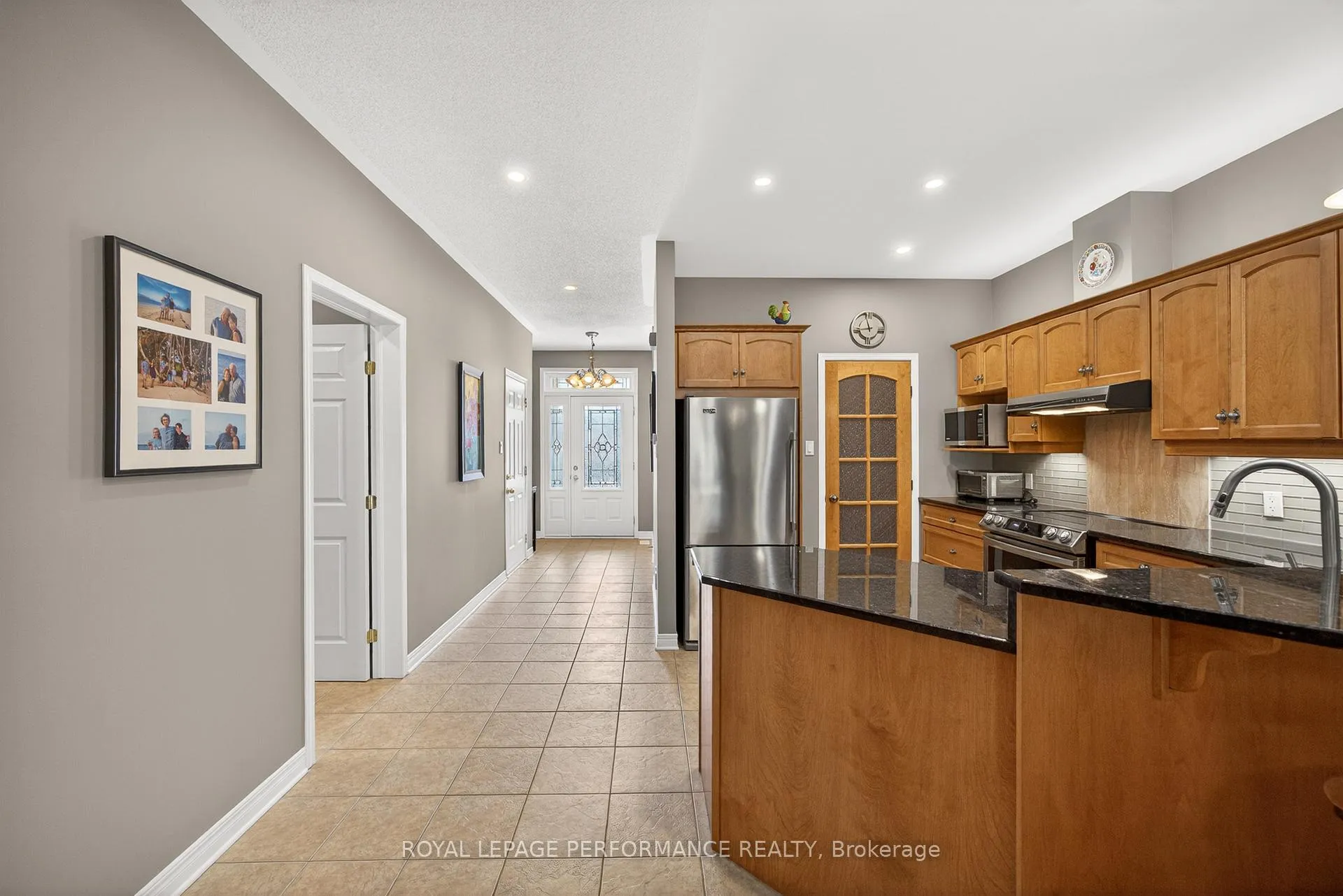 Photo 12 of 18 Chapelier Private, Ottawa, Queenswood Heights South — HOMEH