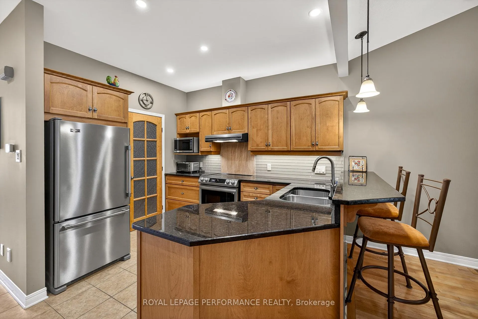 Photo 13 of 18 Chapelier Private, Ottawa, Queenswood Heights South — HOMEH