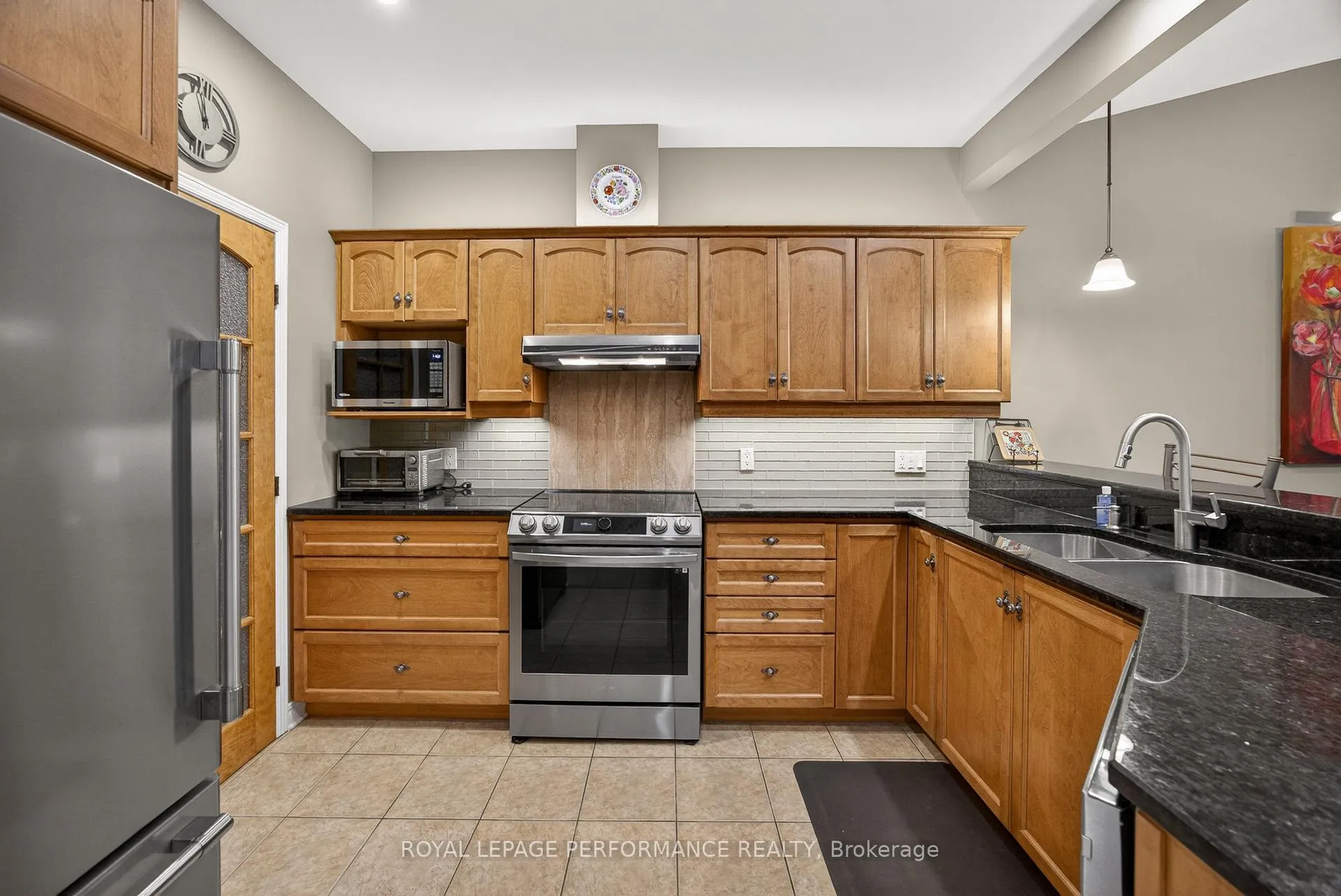 Photo 14 of 18 Chapelier Private, Ottawa, Queenswood Heights South — HOMEH