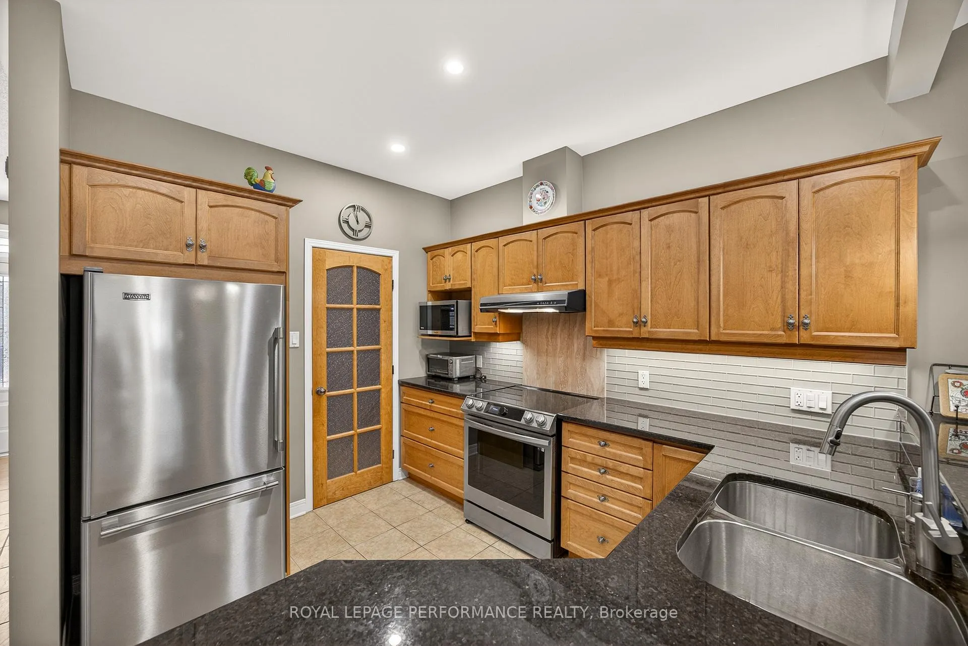 Photo 15 of 18 Chapelier Private, Ottawa, Queenswood Heights South — HOMEH