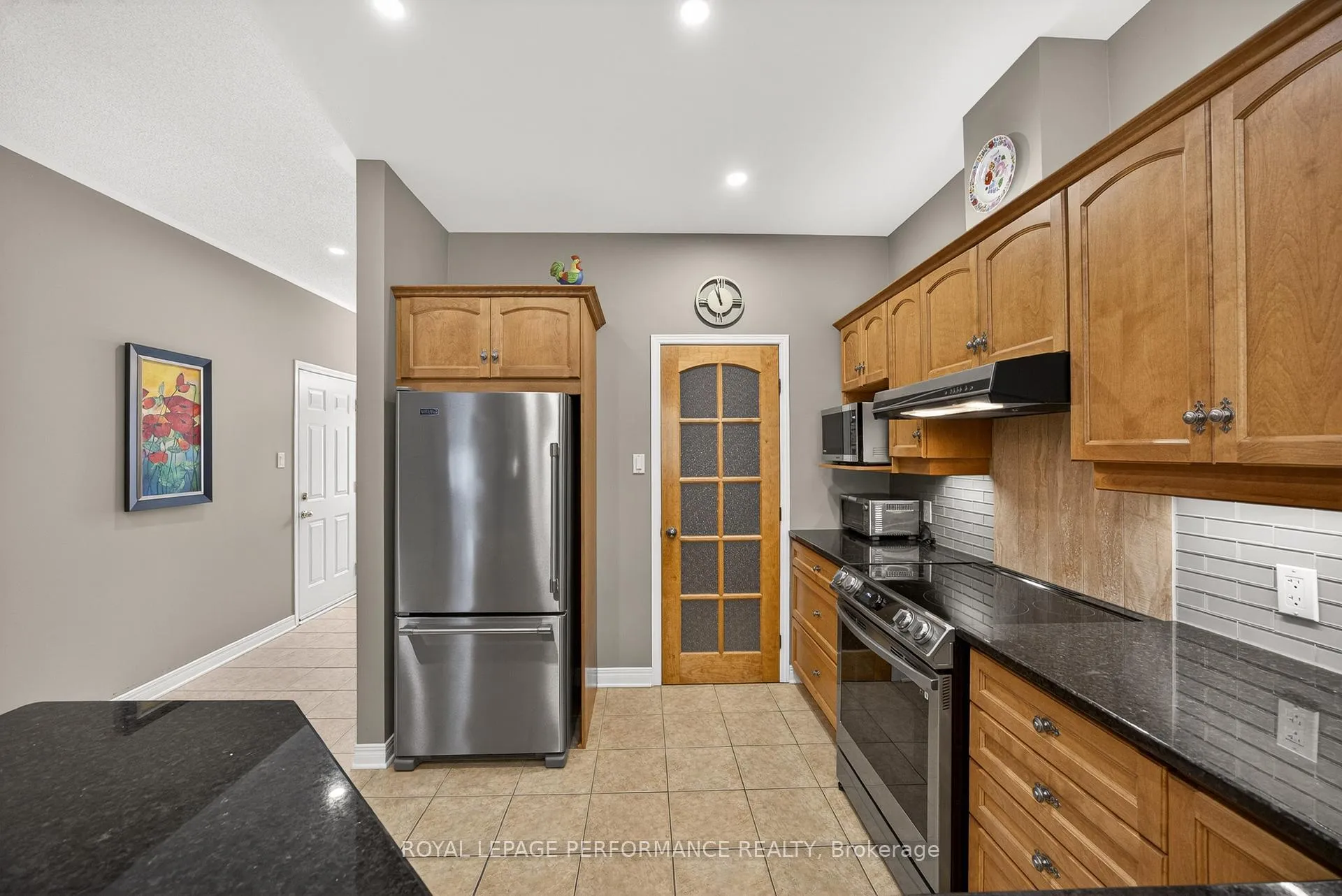Photo 16 of 18 Chapelier Private, Ottawa, Queenswood Heights South — HOMEH