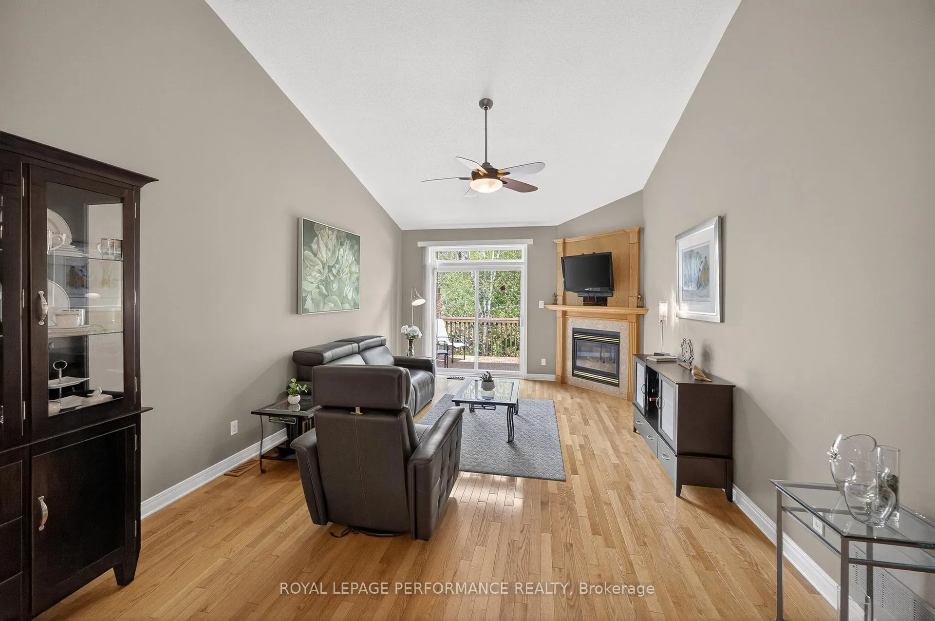 Photo 23 of 18 Chapelier Private, Ottawa, Queenswood Heights South — HOMEH