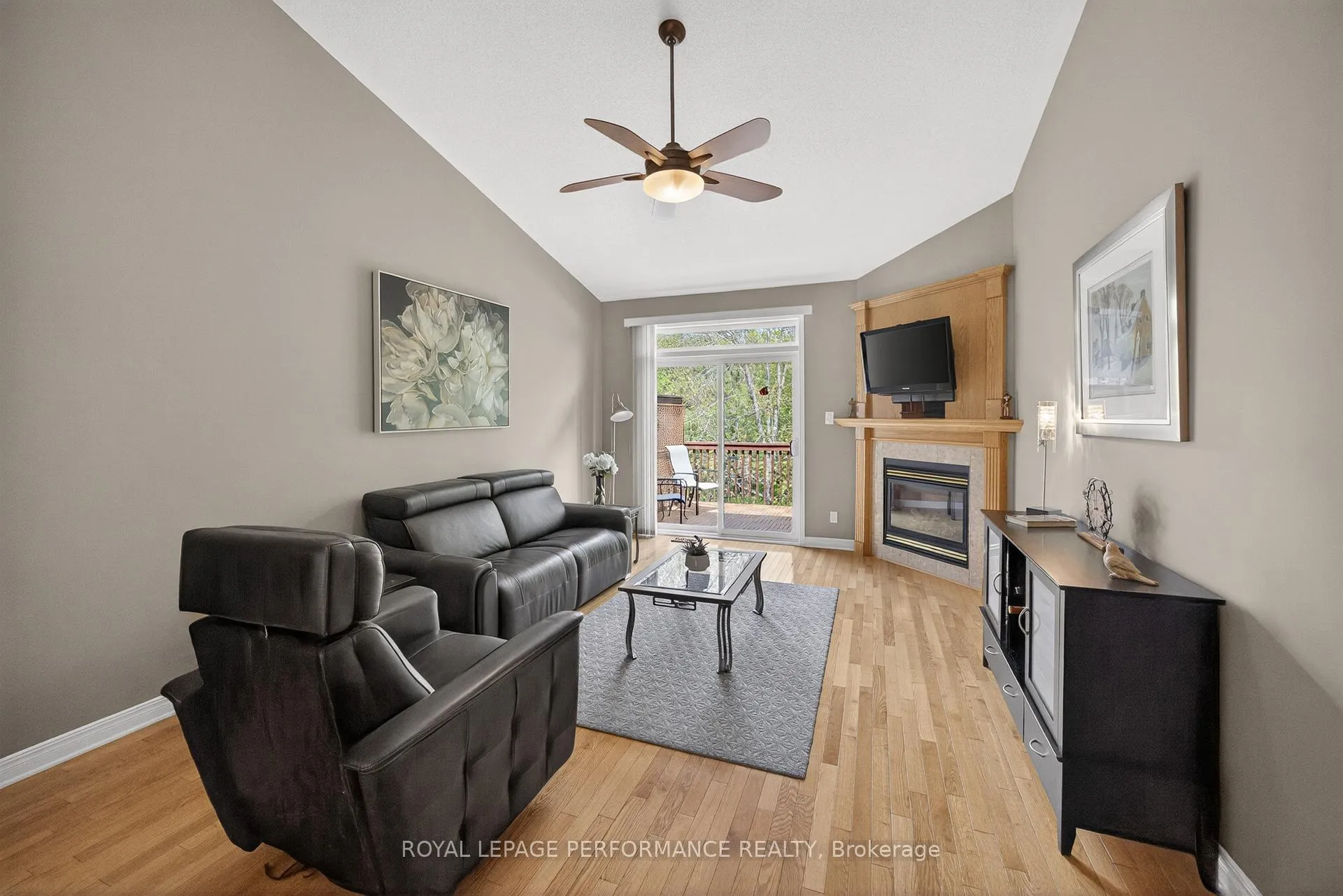Photo 24 of 18 Chapelier Private, Ottawa, Queenswood Heights South — HOMEH