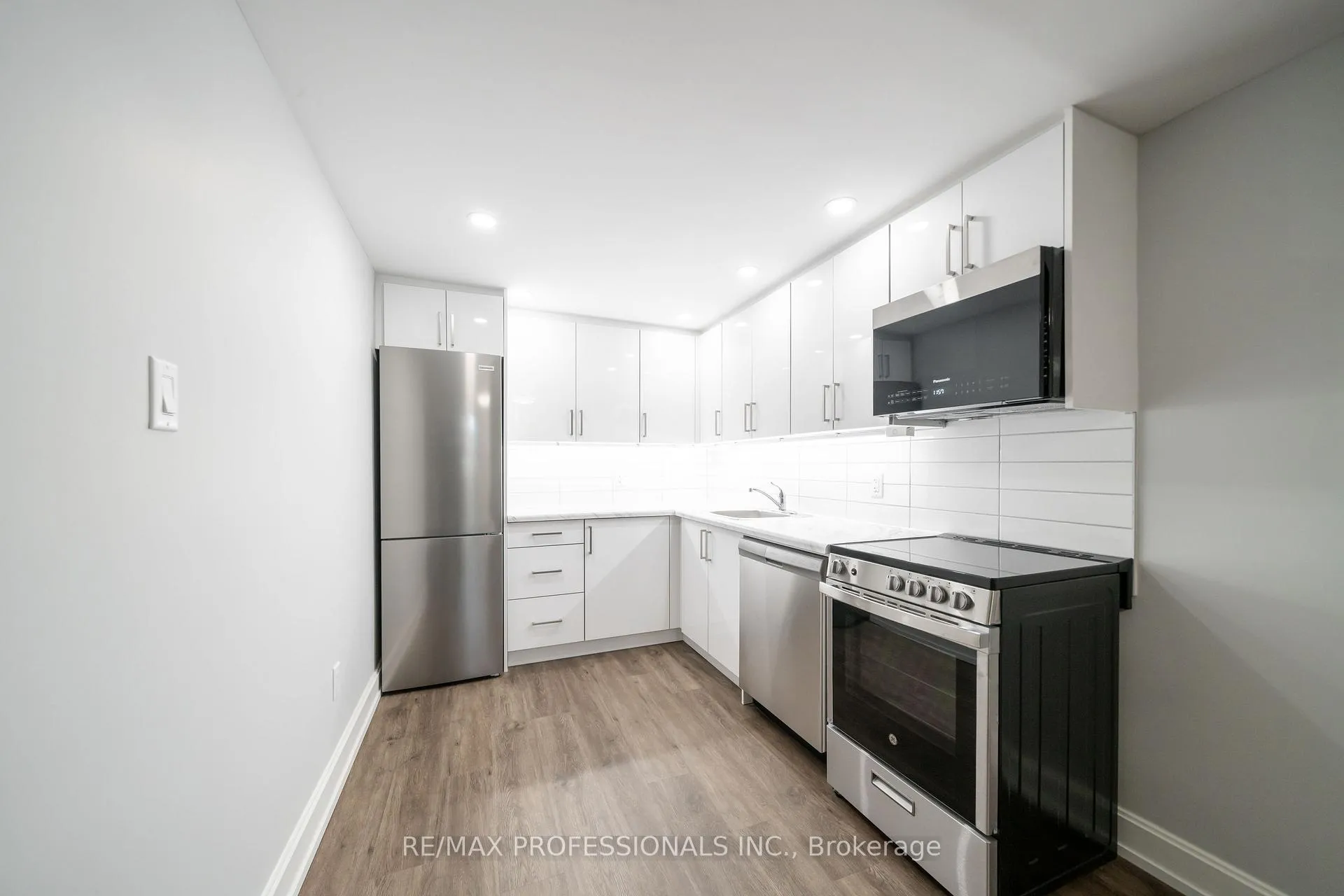 Front of Unit 4, 1485 King Street W