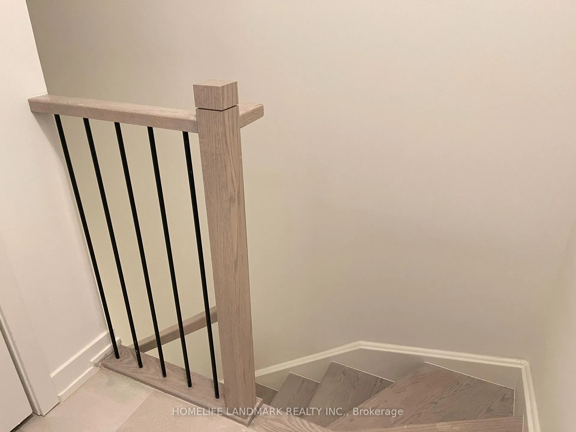 Photo 7 of Unit 307, 8 Walder Lane, Richmond Hill, Rural Richmond Hill — HOMEH