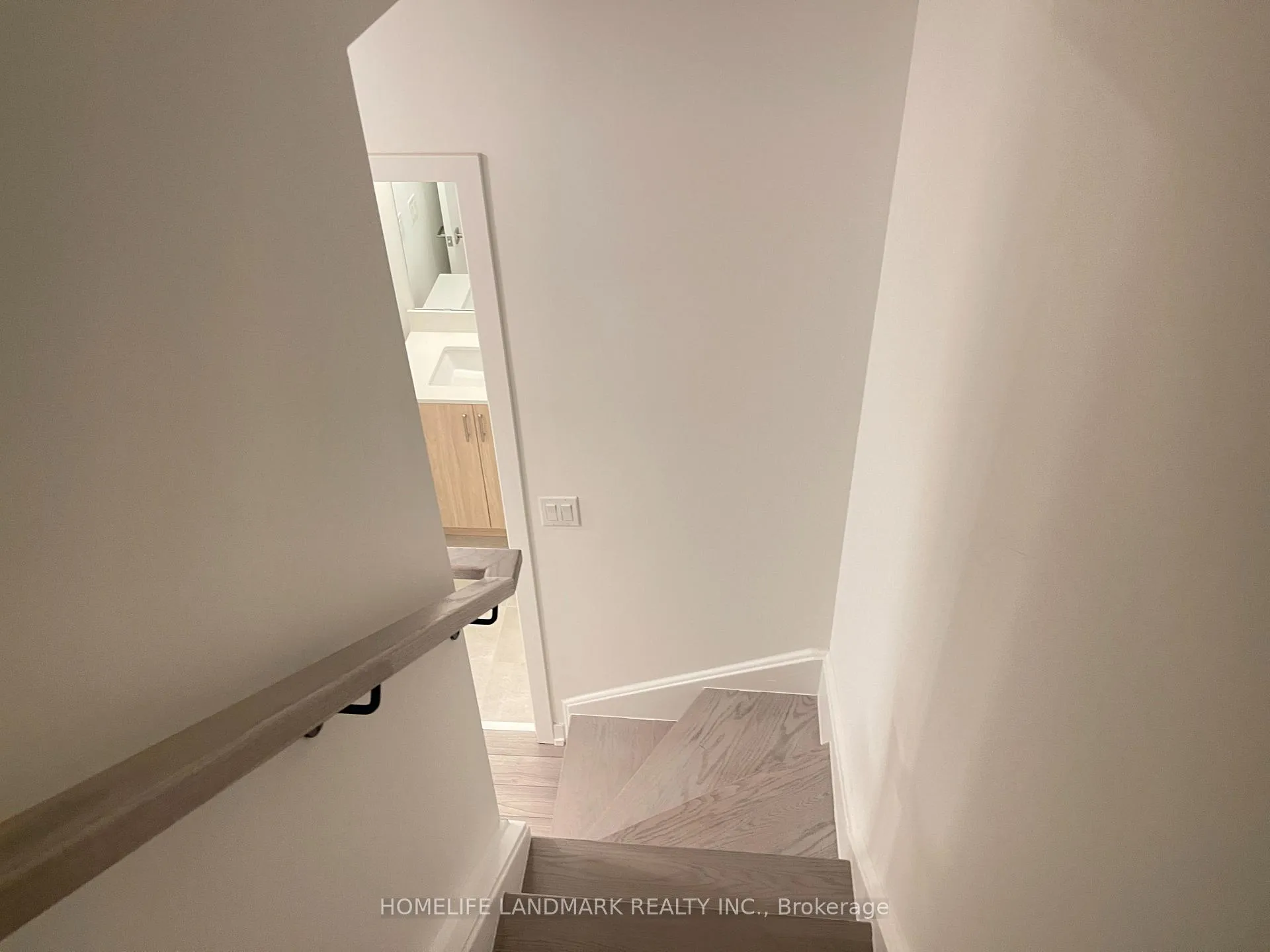 Photo 8 of Unit 307, 8 Walder Lane, Richmond Hill, Rural Richmond Hill — HOMEH