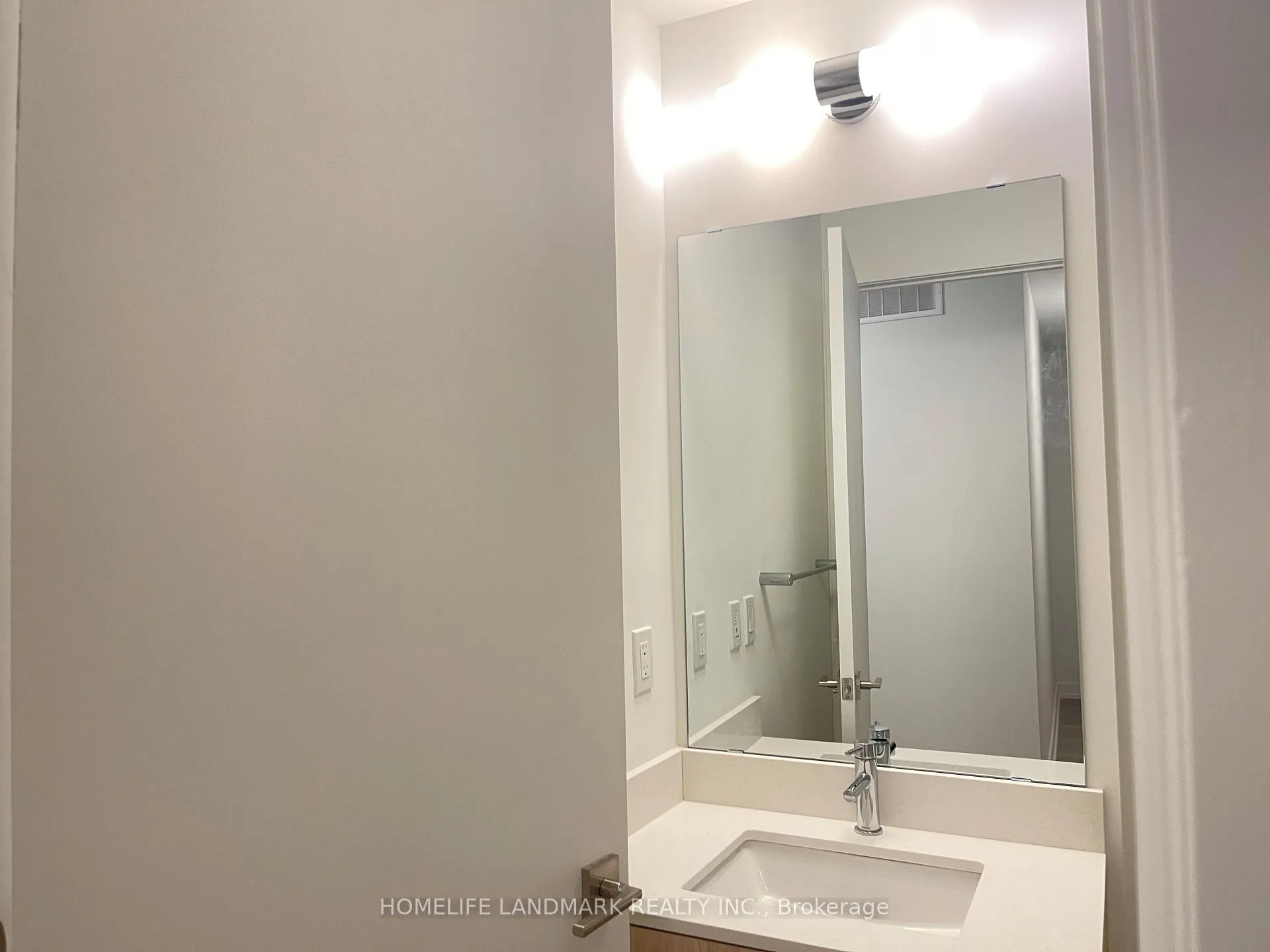 Photo 11 of Unit 307, 8 Walder Lane, Richmond Hill, Rural Richmond Hill — HOMEH