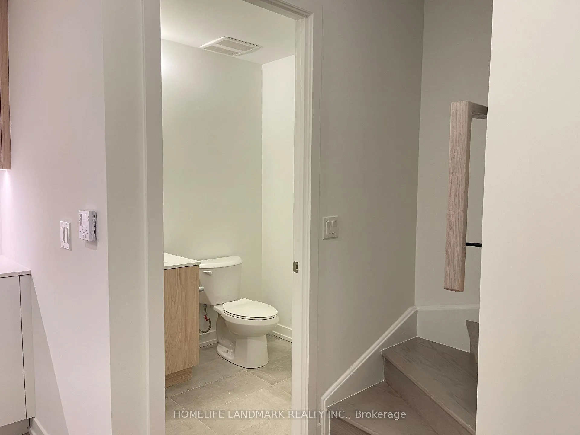 Photo 22 of Unit 307, 8 Walder Lane, Richmond Hill, Rural Richmond Hill — HOMEH