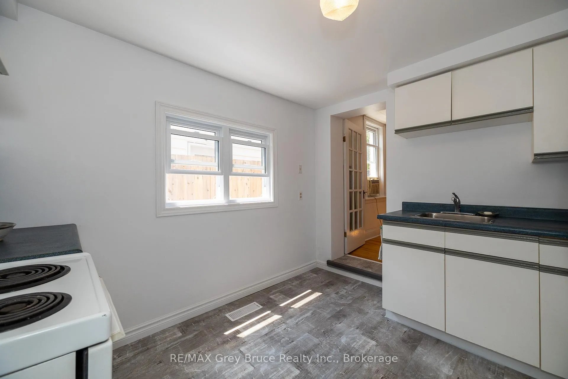 Photo 11 of 1809 3rd Avenue W, Owen Sound — HOMEH