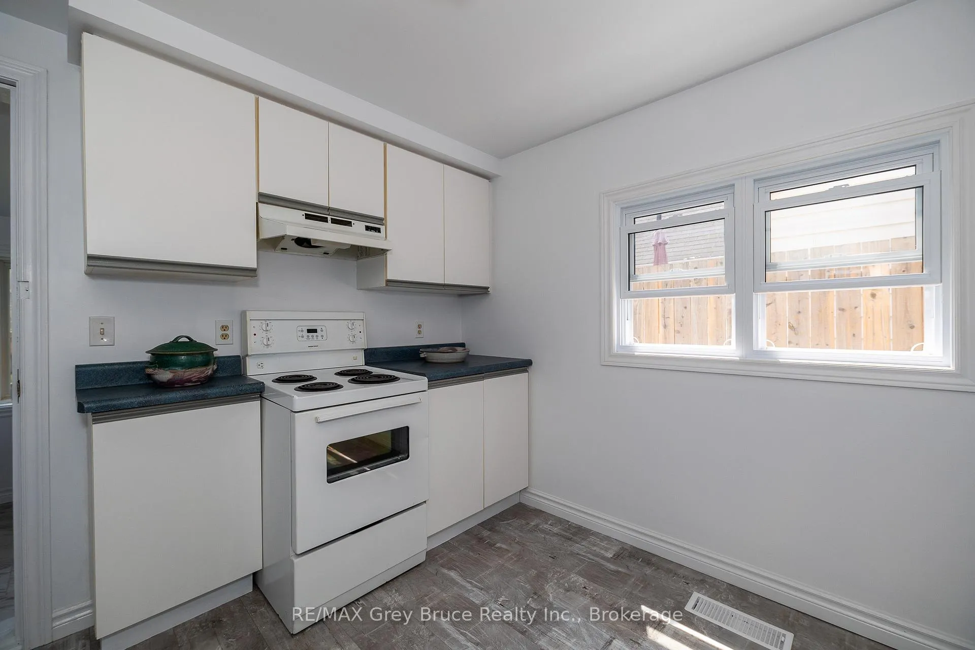 Photo 12 of 1809 3rd Avenue W, Owen Sound — HOMEH