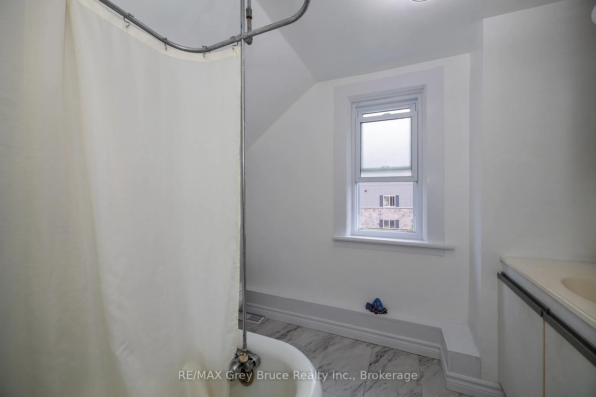 Photo 15 of 1809 3rd Avenue W, Owen Sound — HOMEH