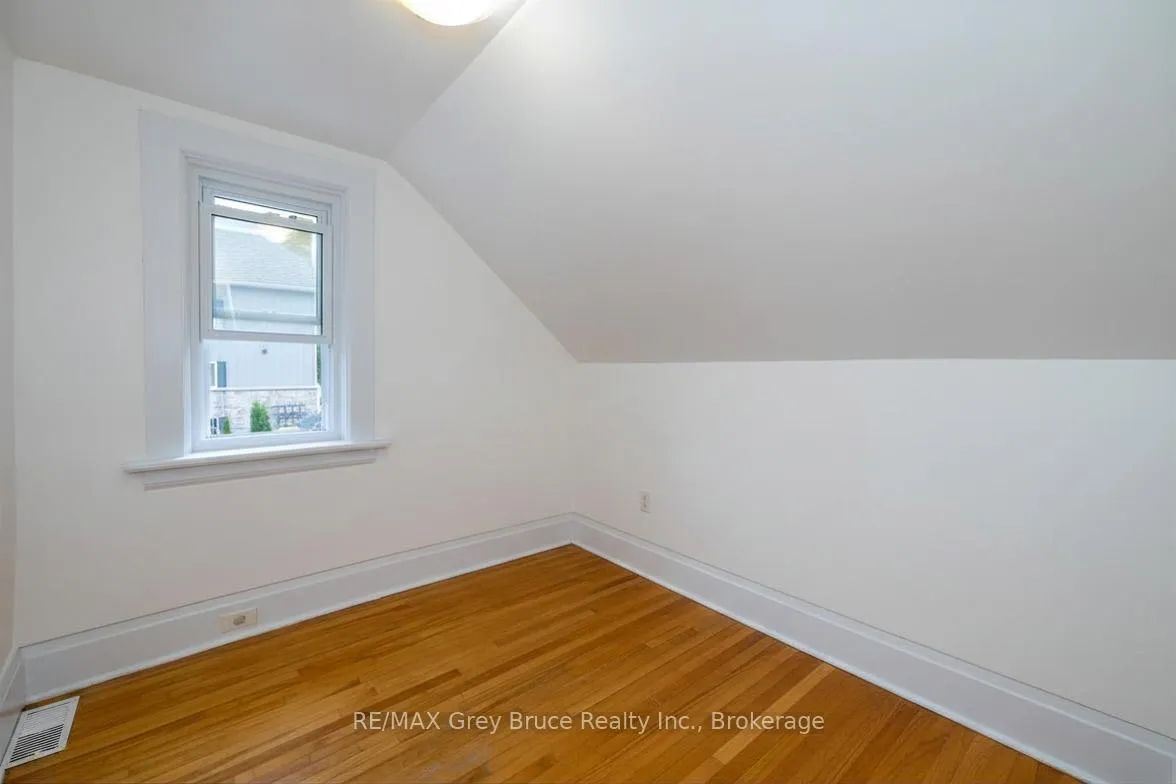 Photo 18 of 1809 3rd Avenue W, Owen Sound — HOMEH