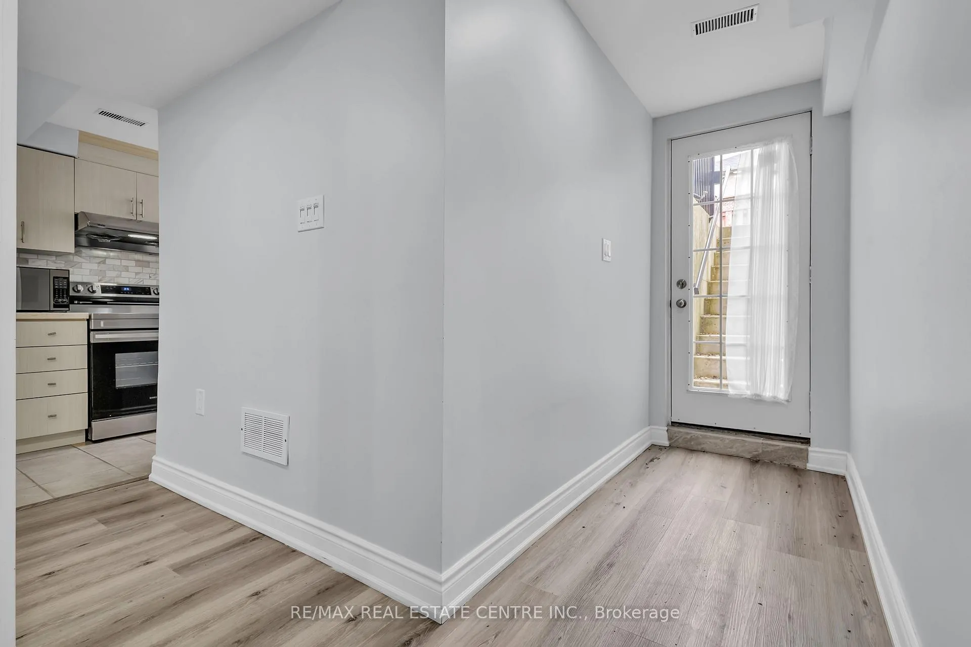 Photo 4 of Unit BASEMENT, 42 Baha Crescent, Brampton, Fletcher's Meadow — HOMEH