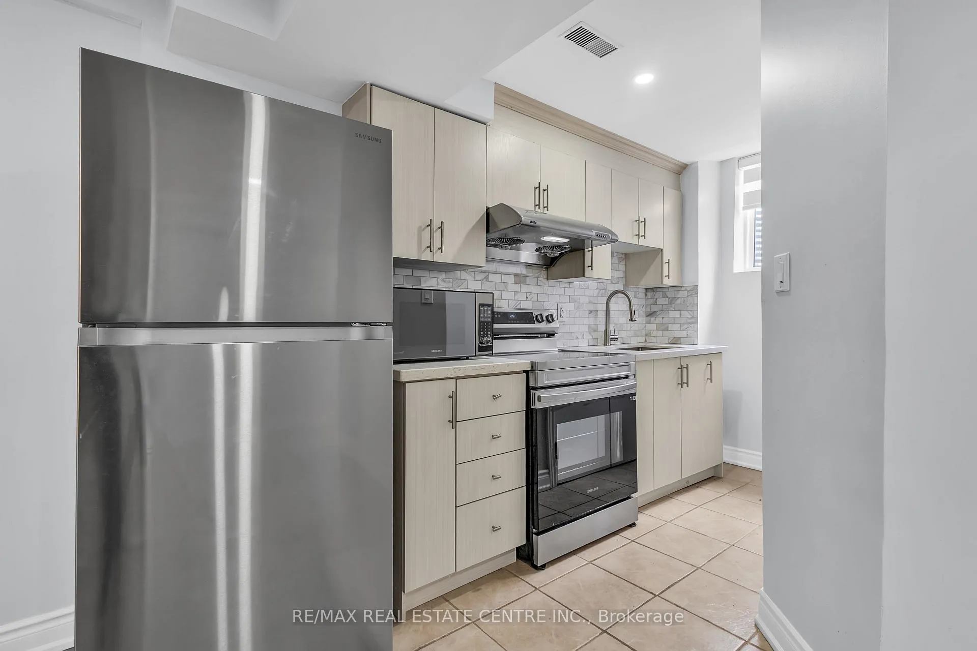 Photo 9 of Unit BASEMENT, 42 Baha Crescent, Brampton, Fletcher's Meadow — HOMEH