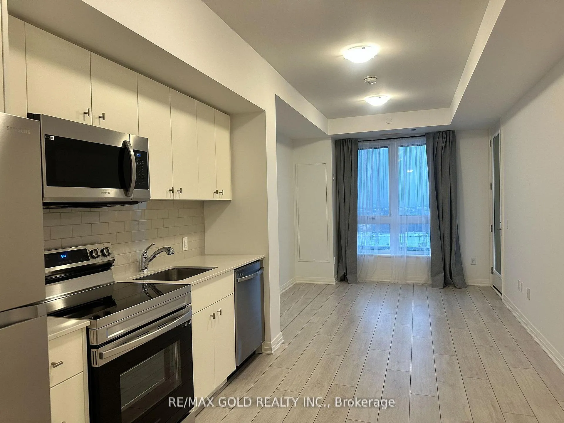 Photo 15 of Unit 611, 101 Golden Eagle Road, Waterloo, North Lakeshore — HOMEH