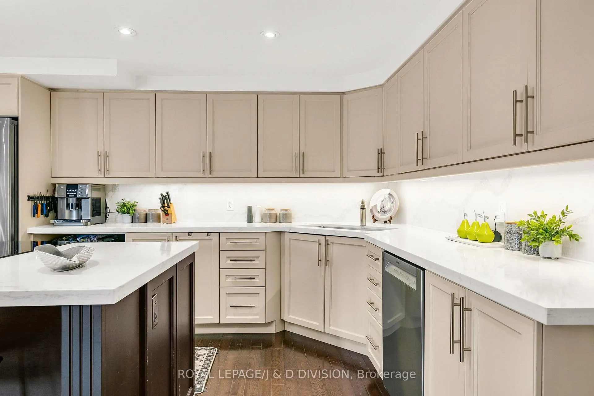 Photo 12 of 137 Highbourne Road, Toronto, Yonge-Eglinton — HOMEH