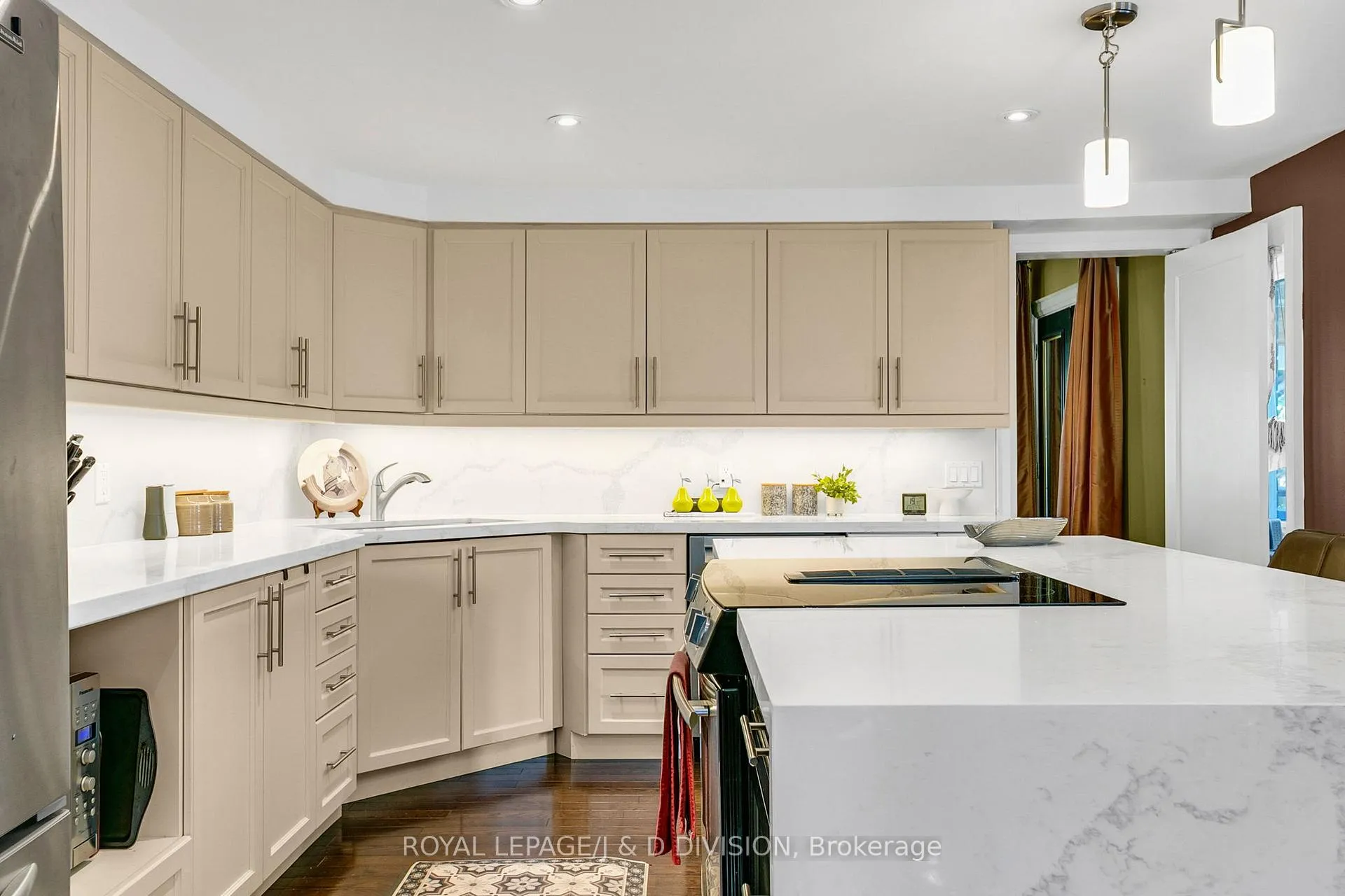 Photo 13 of 137 Highbourne Road, Toronto, Yonge-Eglinton — HOMEH