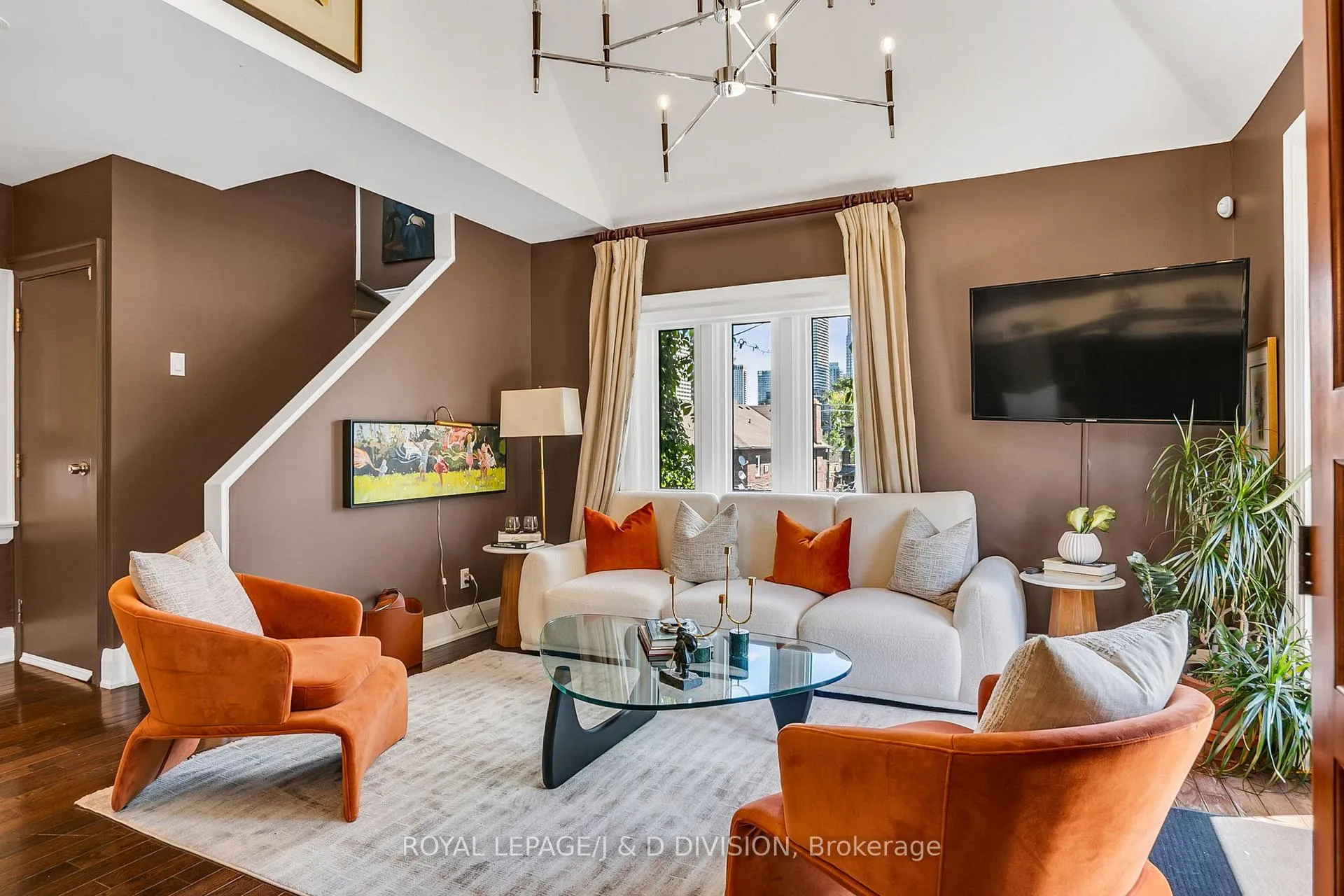 Photo 23 of 137 Highbourne Road, Toronto, Yonge-Eglinton — HOMEH