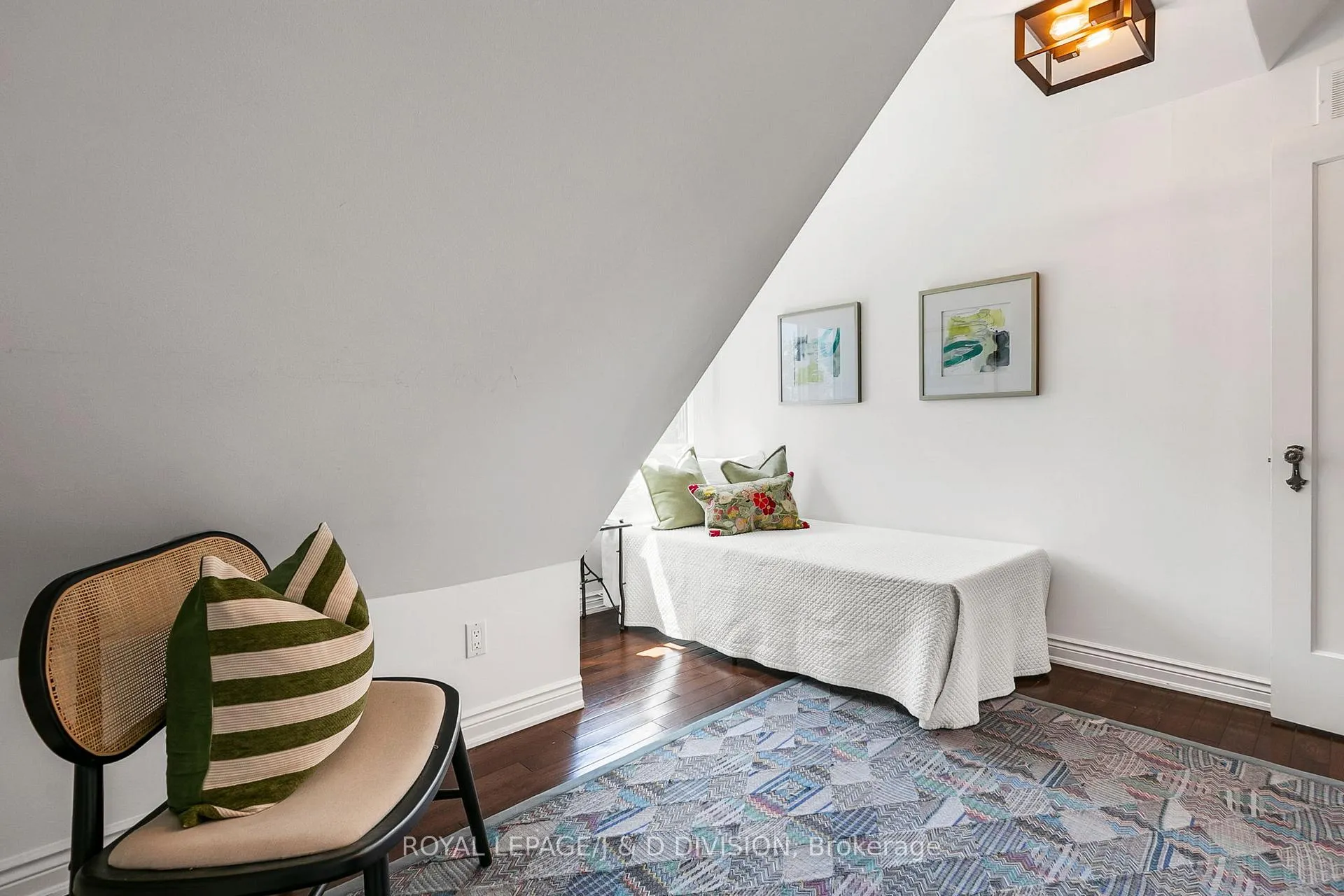 Photo 31 of 137 Highbourne Road, Toronto, Yonge-Eglinton — HOMEH