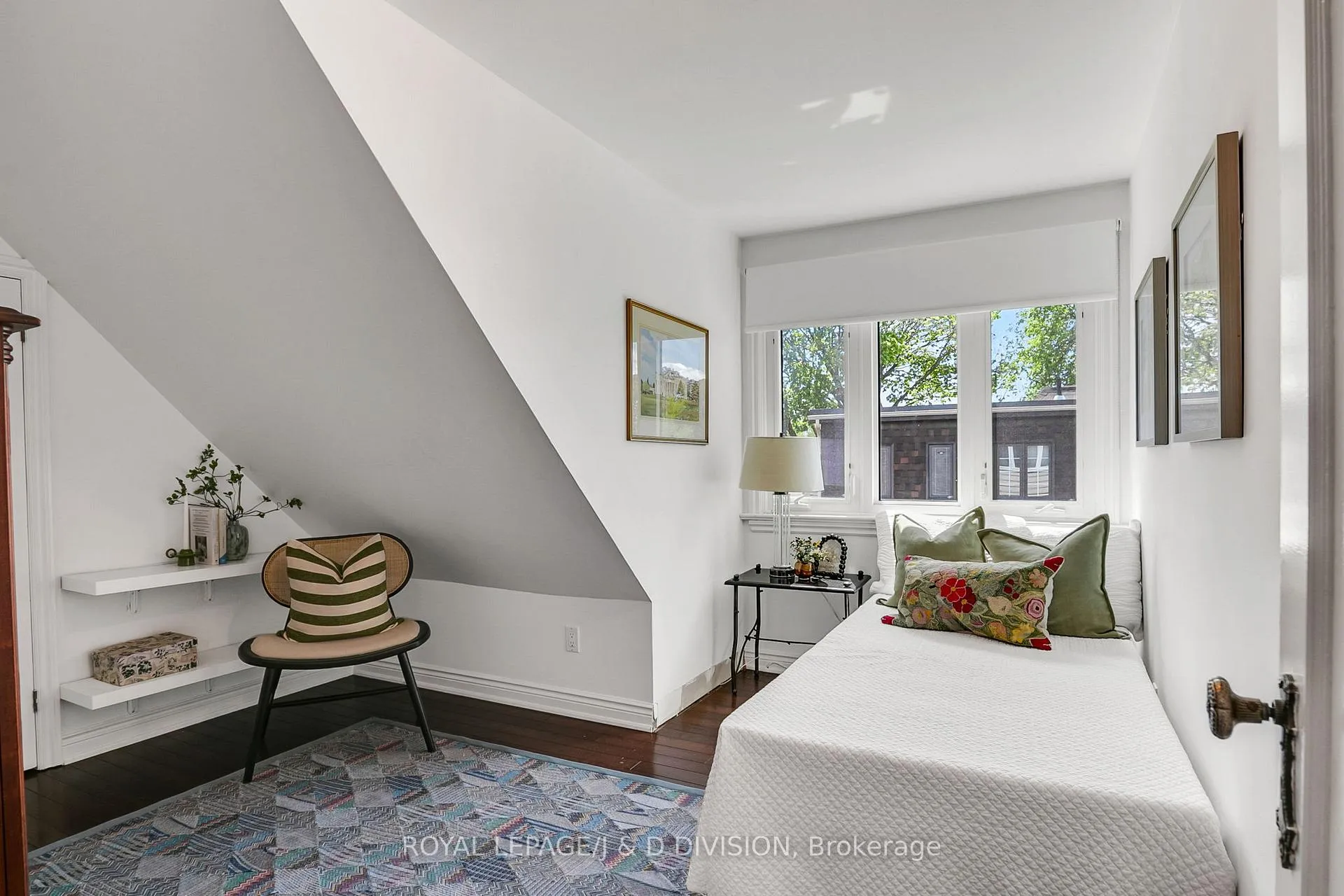 Photo 32 of 137 Highbourne Road, Toronto, Yonge-Eglinton — HOMEH