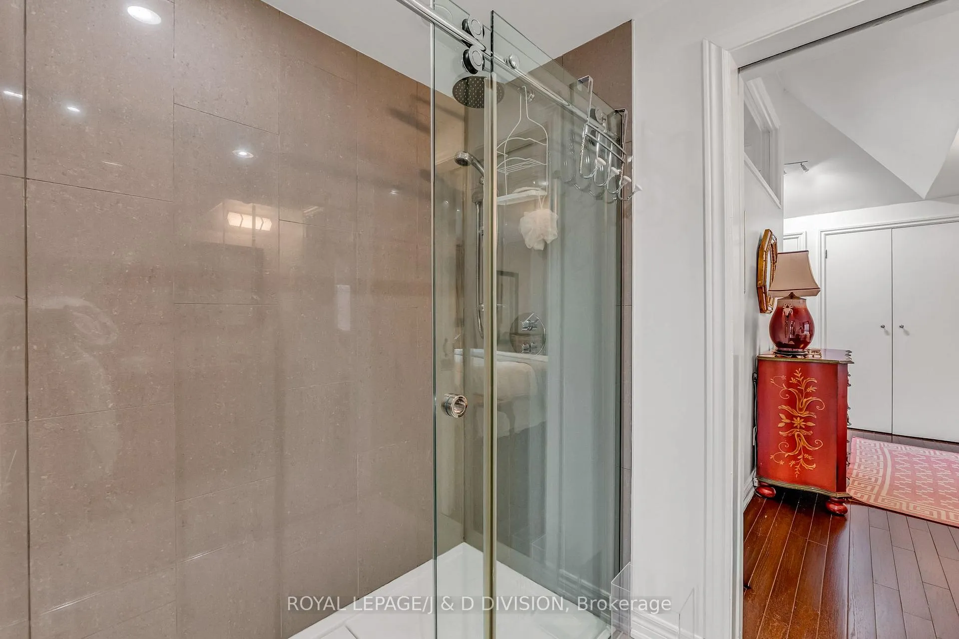 Photo 37 of 137 Highbourne Road, Toronto, Yonge-Eglinton — HOMEH