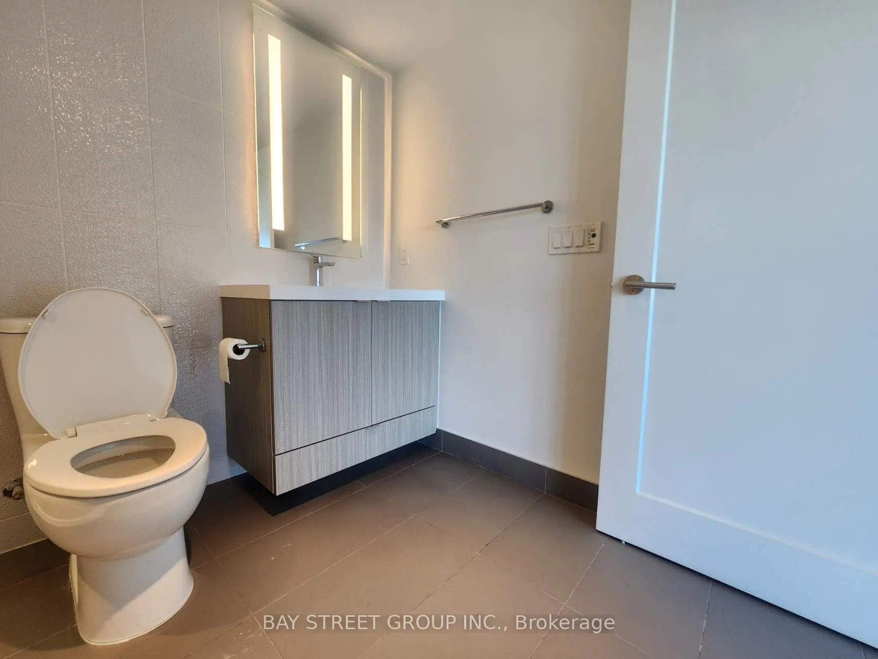 Photo 15 of Unit 2024, 585 Bloor Street E, Toronto, North St. James Town — HOMEH
