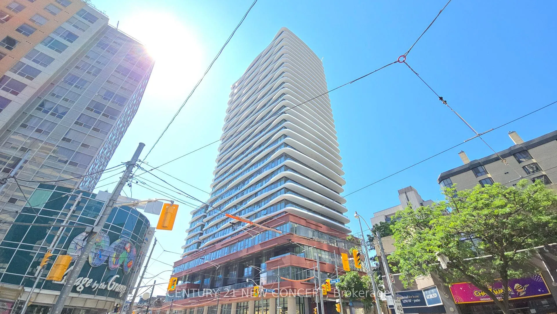 Front of Unit 714, 280 Dundas Street W