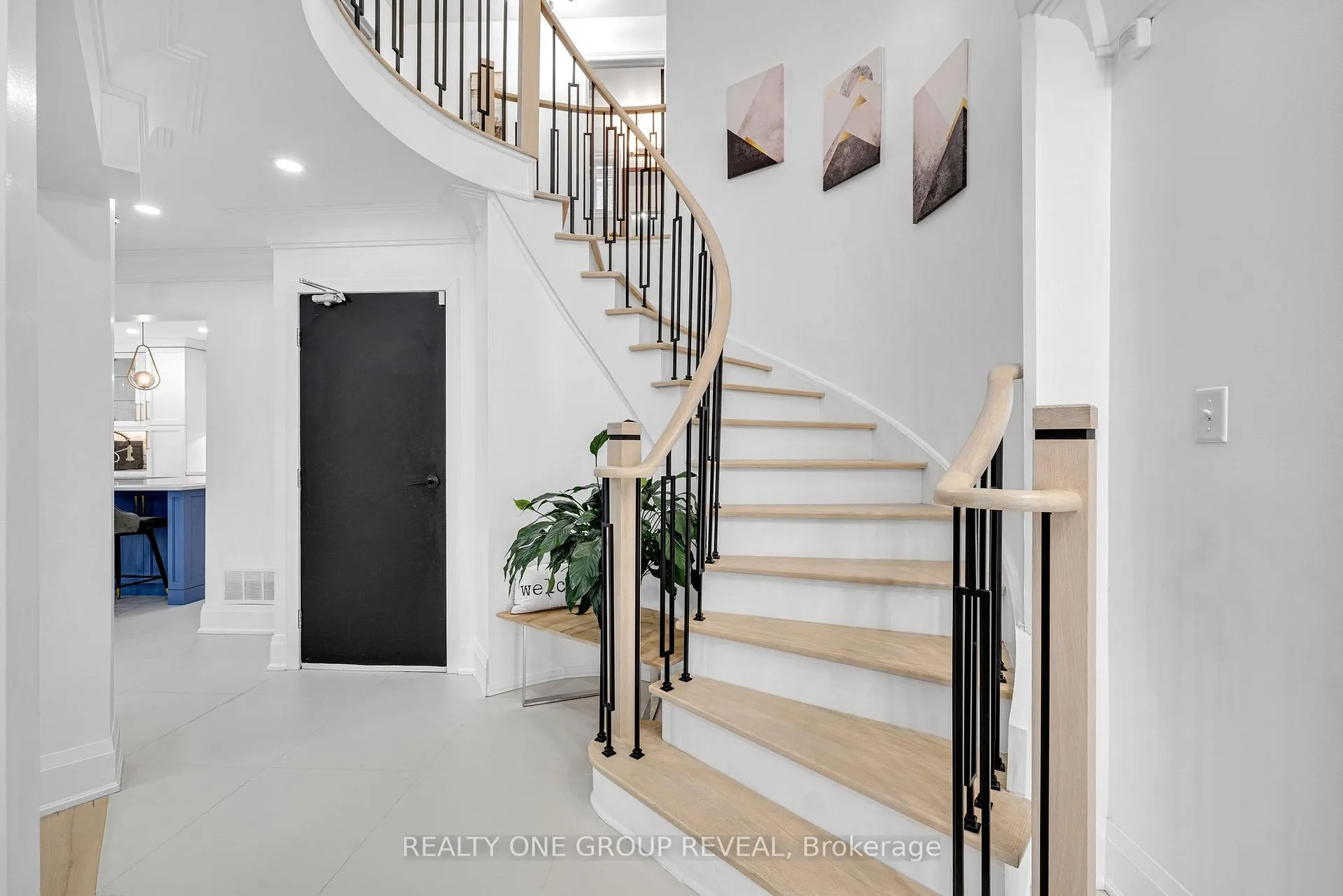 Photo 7 of 1 Bridgid Drive, Whitby, Williamsburg — HOMEH