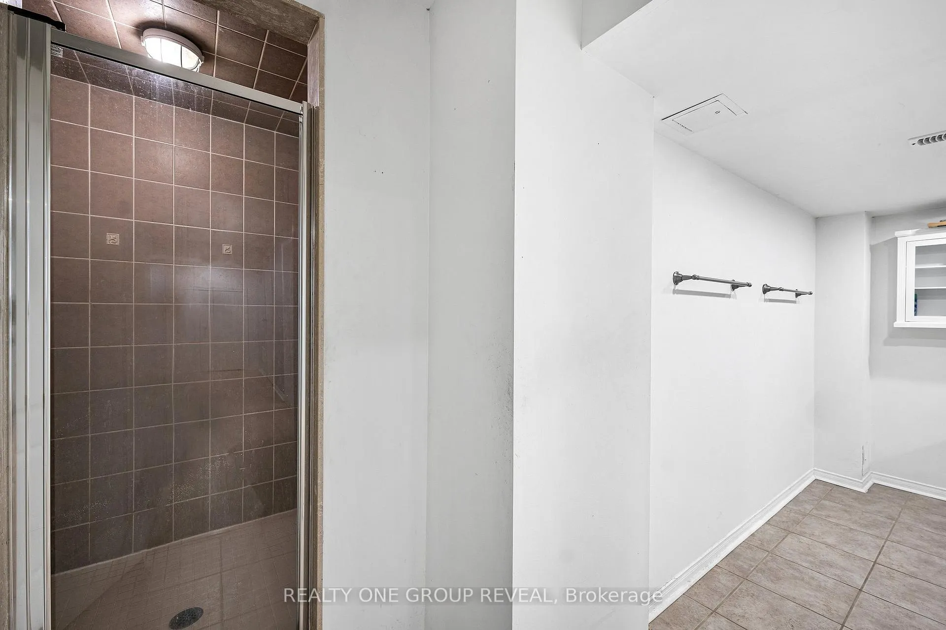 Photo 41 of 1 Bridgid Drive, Whitby, Williamsburg — HOMEH