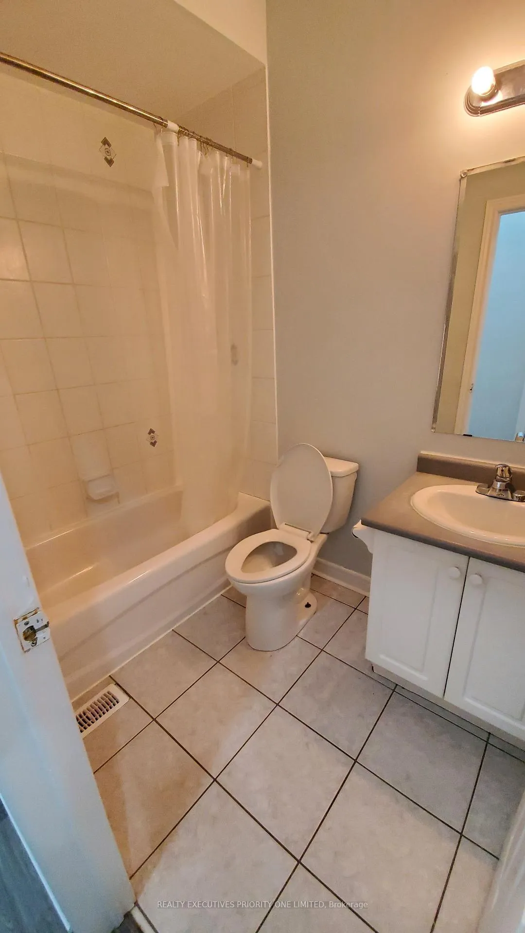 Photo 6 of Unit Upper Floor, 18 Ed Quigg Way, Vaughan, Sonoma Heights — HOMEH