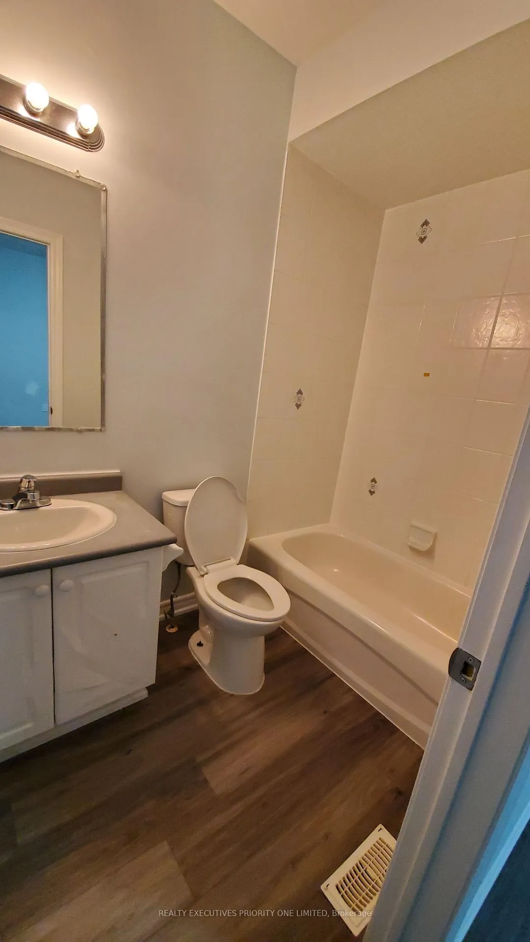Photo 13 of Unit Upper Floor, 18 Ed Quigg Way, Vaughan, Sonoma Heights — HOMEH