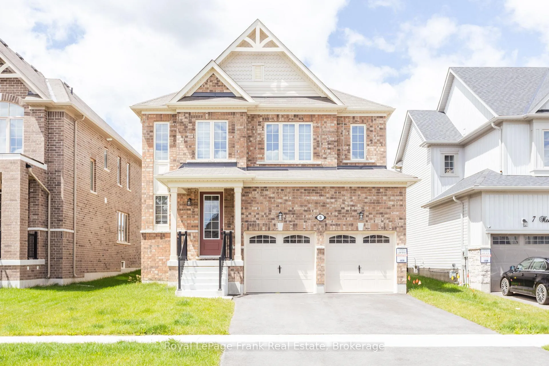 Photo 2 of 5 Hennessey Crescent, Kawartha Lakes, Lindsay — HOMEH
