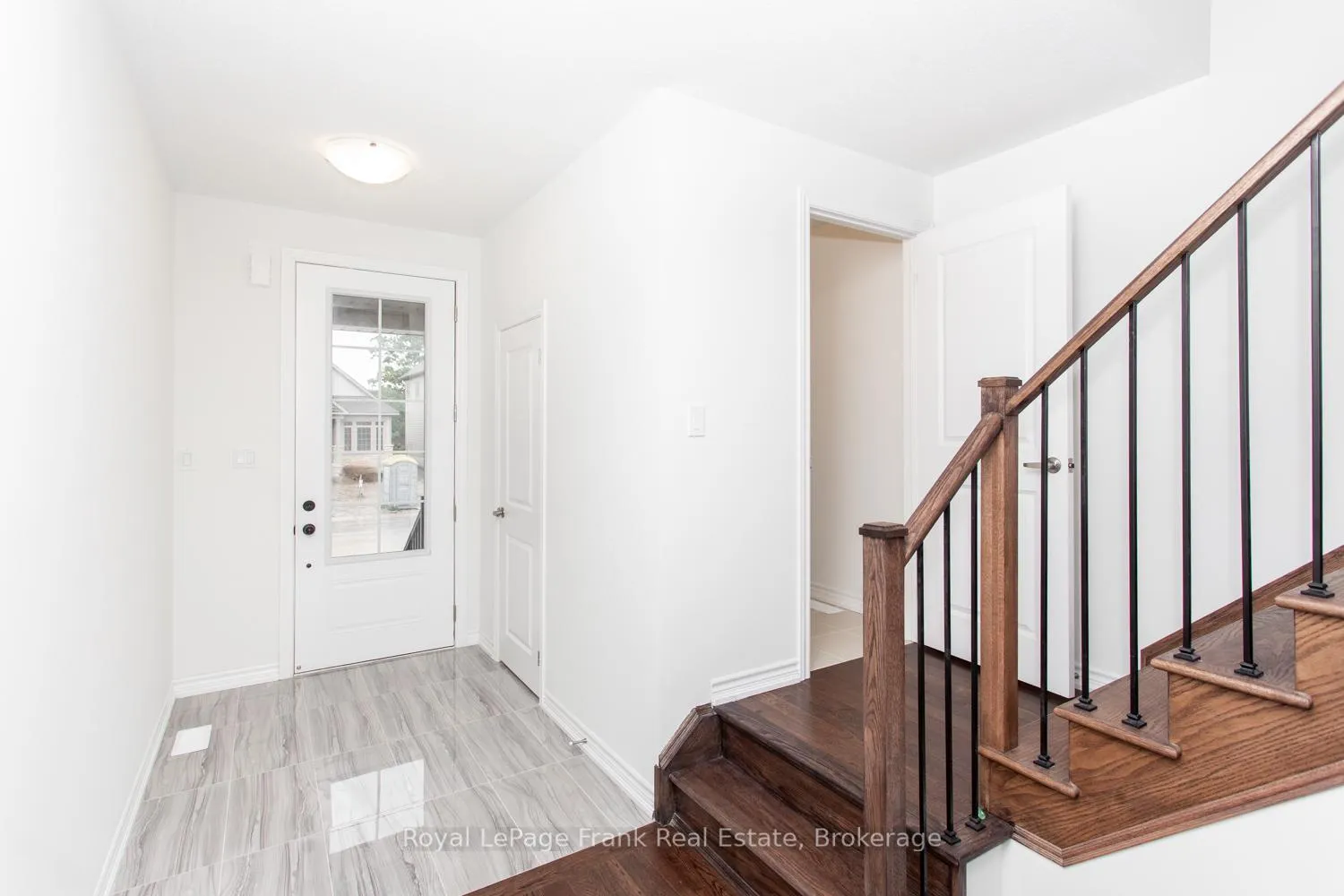 Photo 3 of 5 Hennessey Crescent, Kawartha Lakes, Lindsay — HOMEH