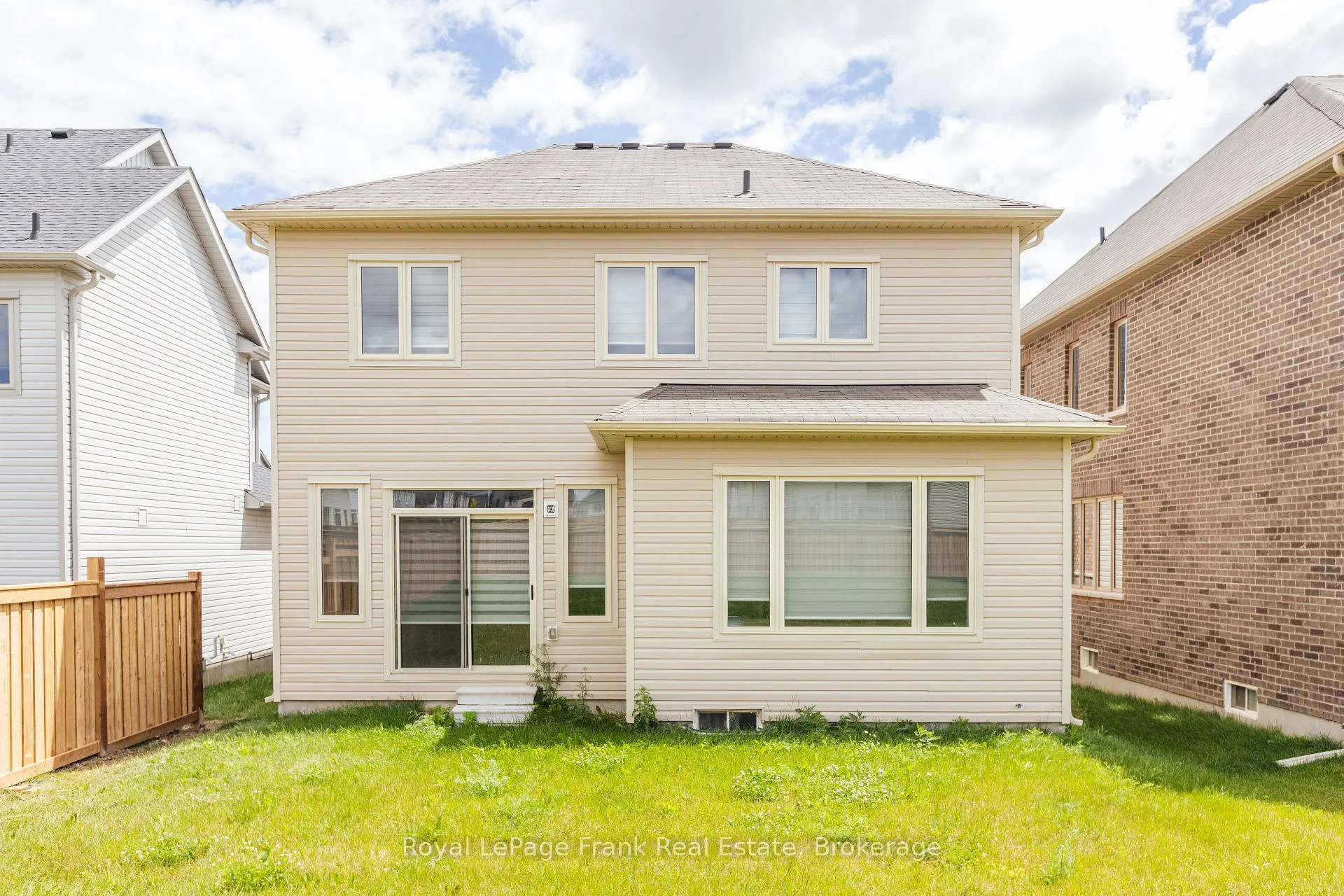 Photo 9 of 5 Hennessey Crescent, Kawartha Lakes, Lindsay — HOMEH
