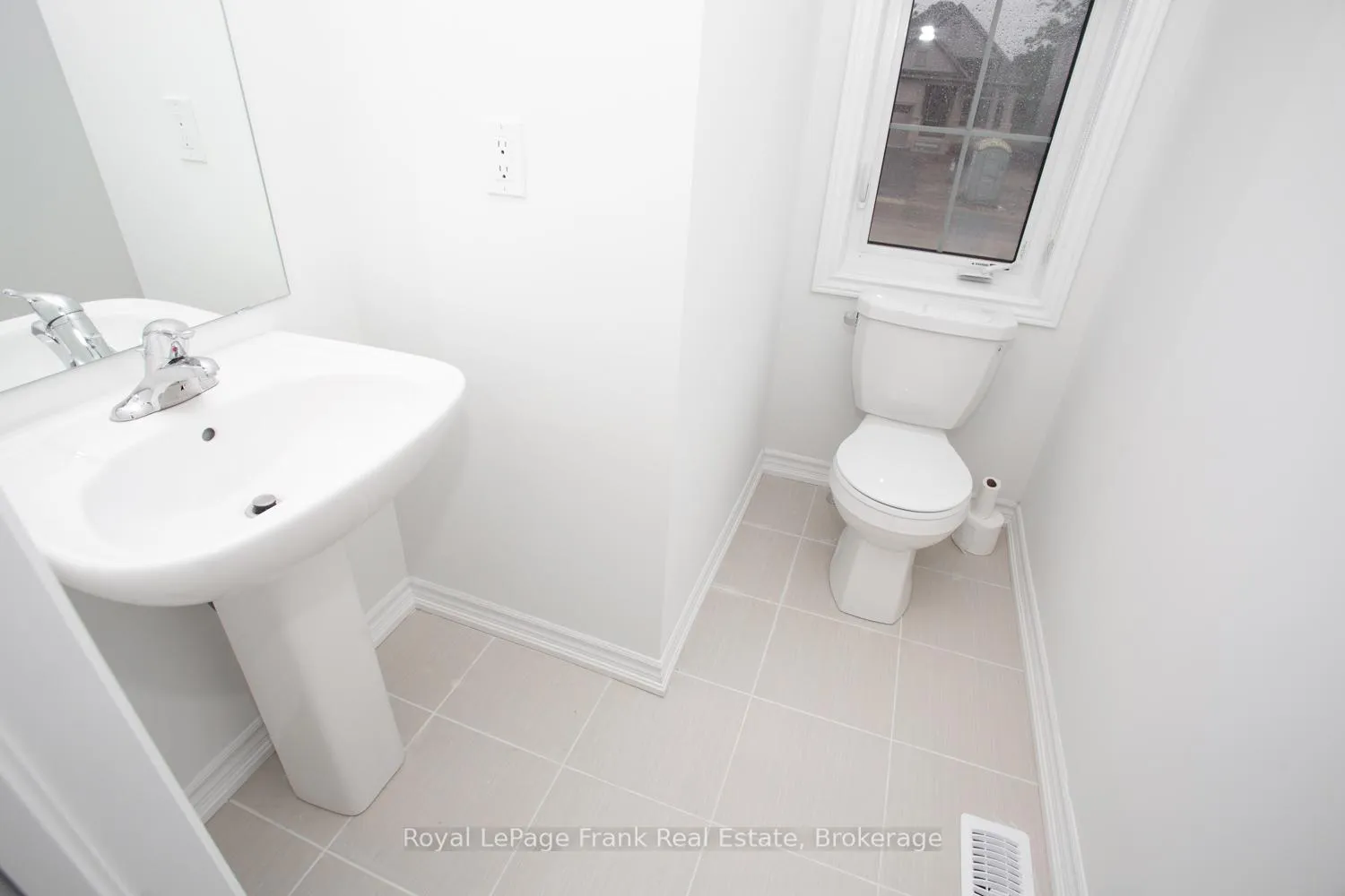 Photo 21 of 5 Hennessey Crescent, Kawartha Lakes, Lindsay — HOMEH