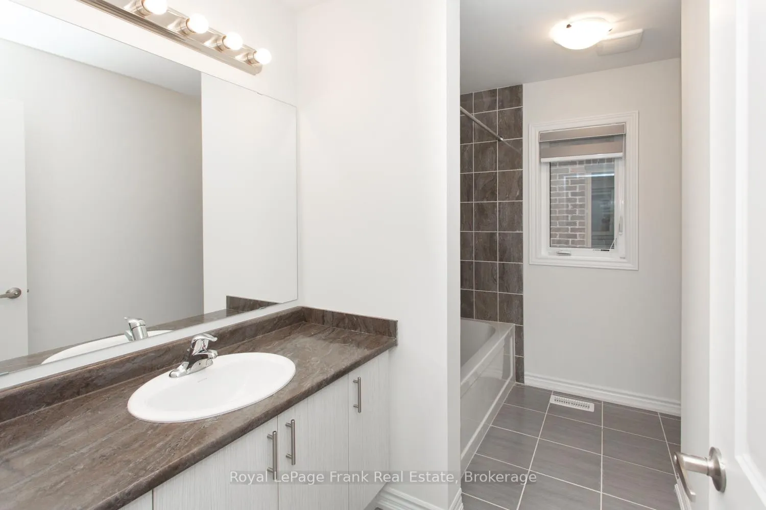 Photo 29 of 5 Hennessey Crescent, Kawartha Lakes, Lindsay — HOMEH