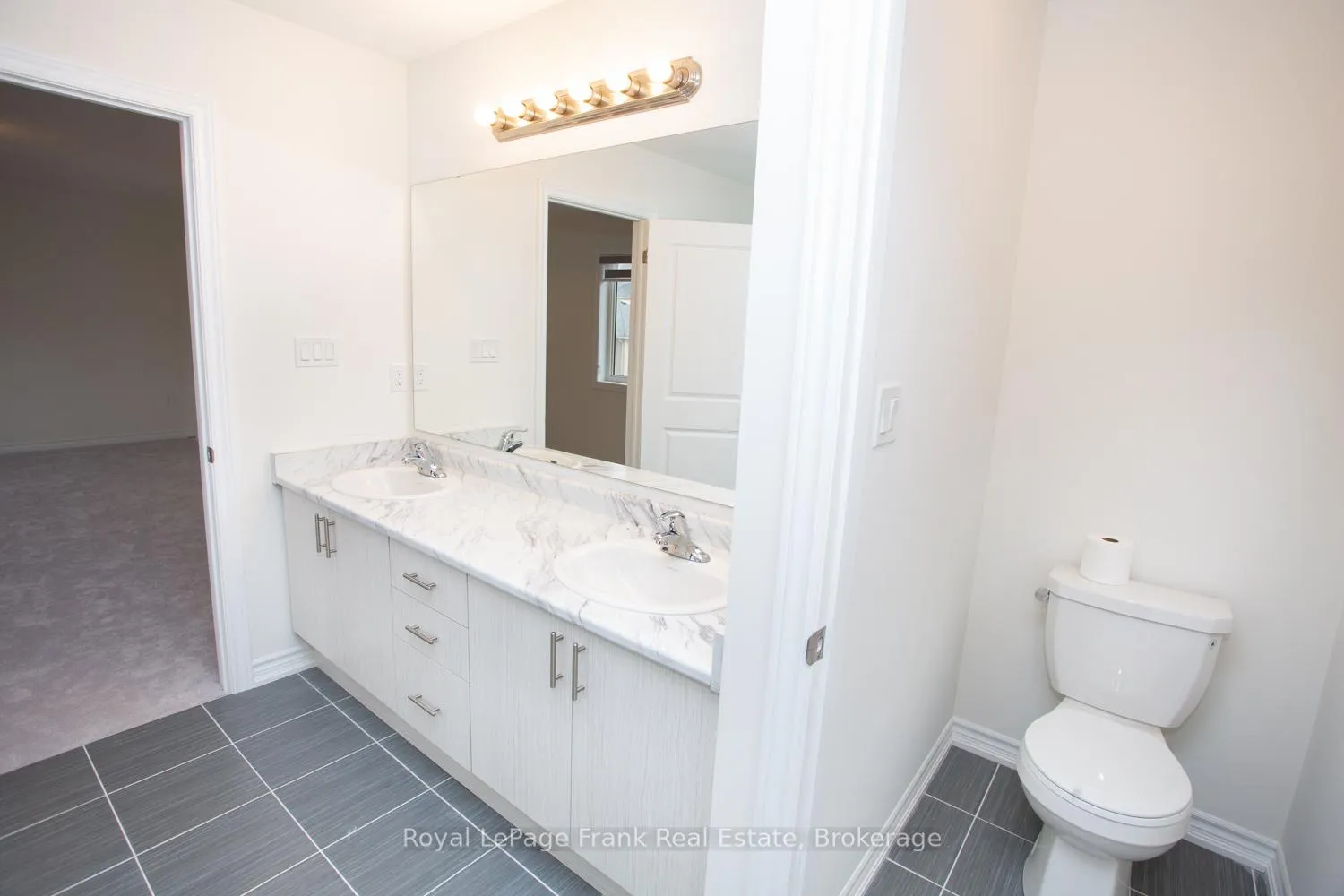 Photo 36 of 5 Hennessey Crescent, Kawartha Lakes, Lindsay — HOMEH