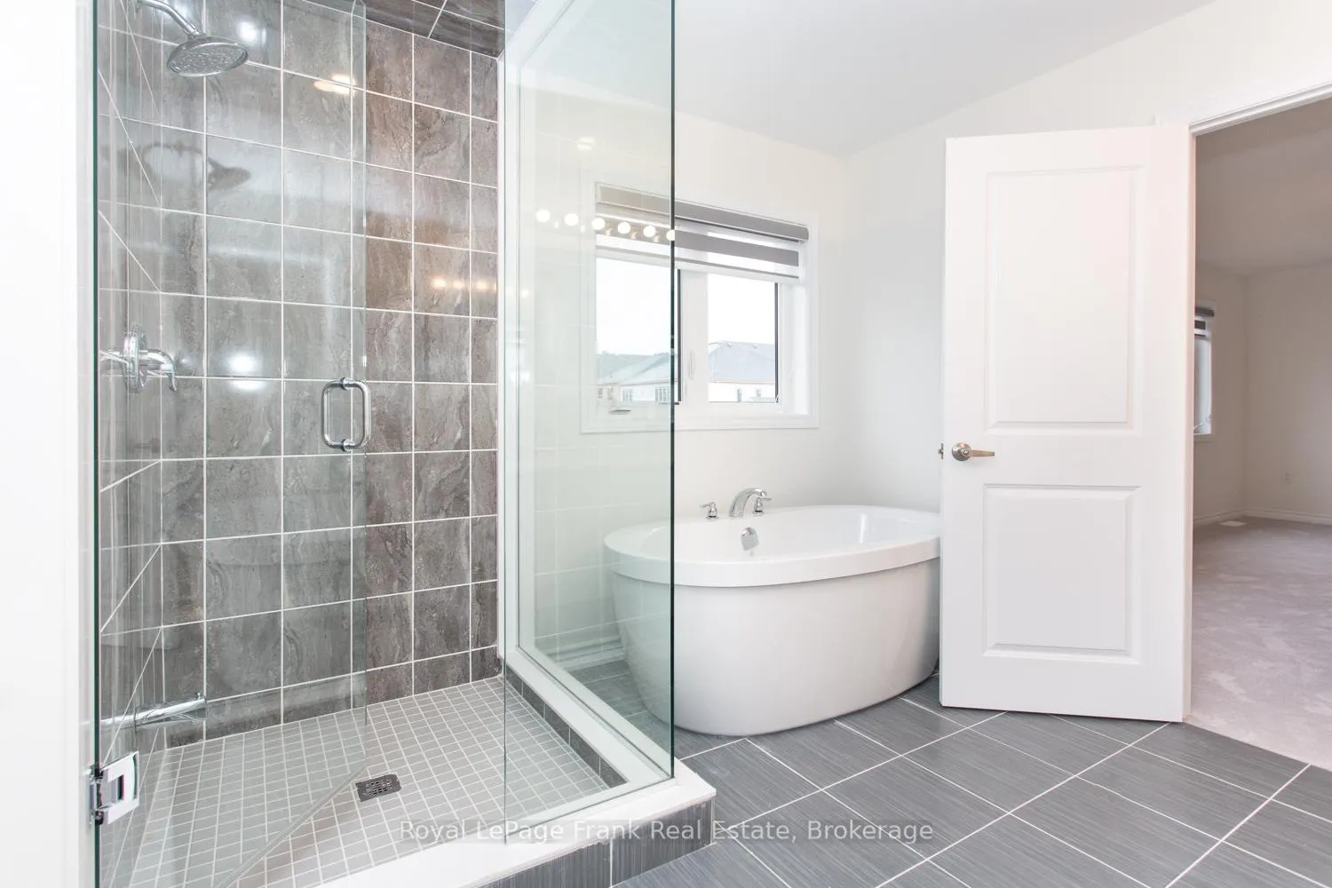 Photo 37 of 5 Hennessey Crescent, Kawartha Lakes, Lindsay — HOMEH