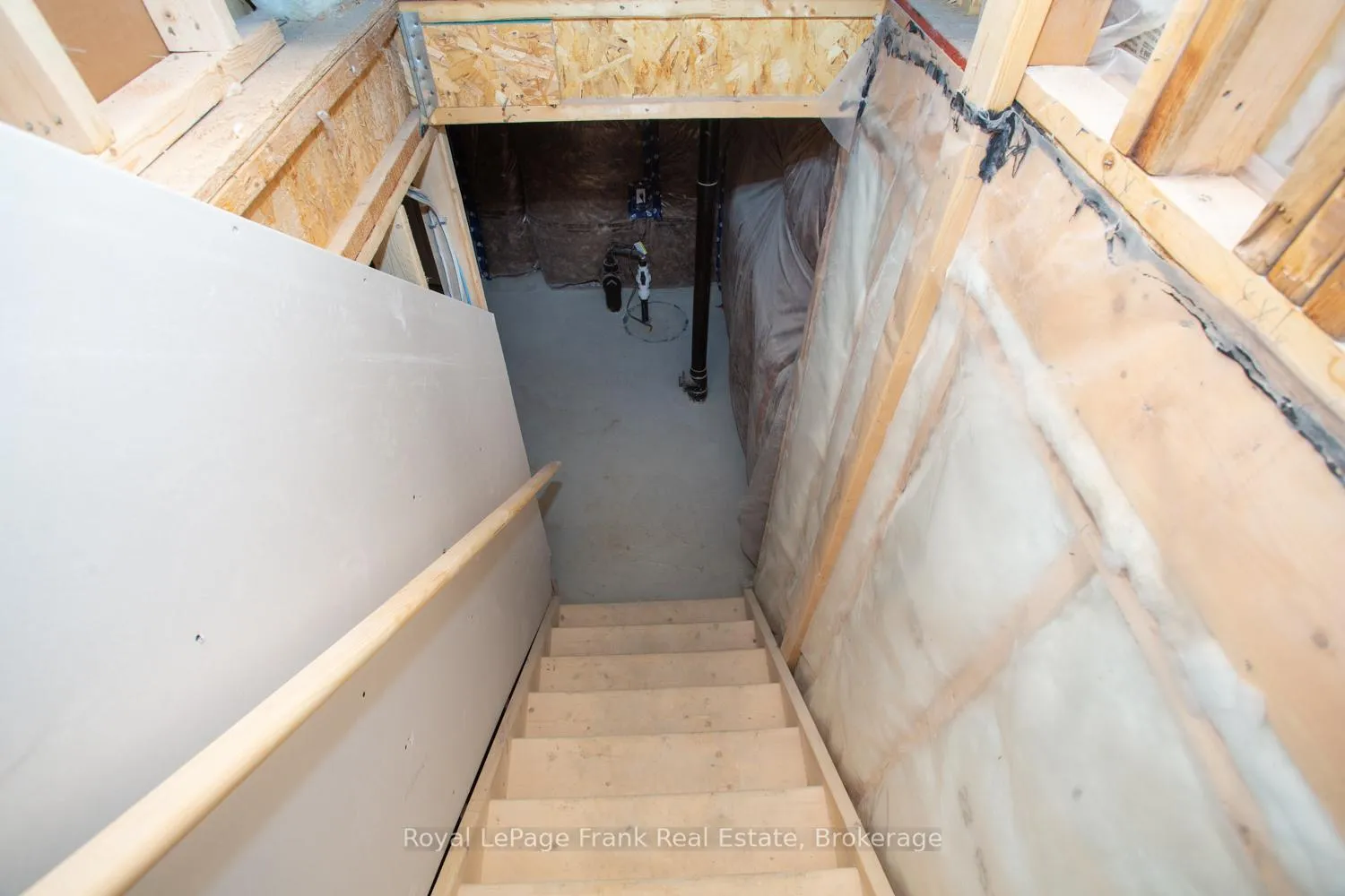 Photo 42 of 5 Hennessey Crescent, Kawartha Lakes, Lindsay — HOMEH