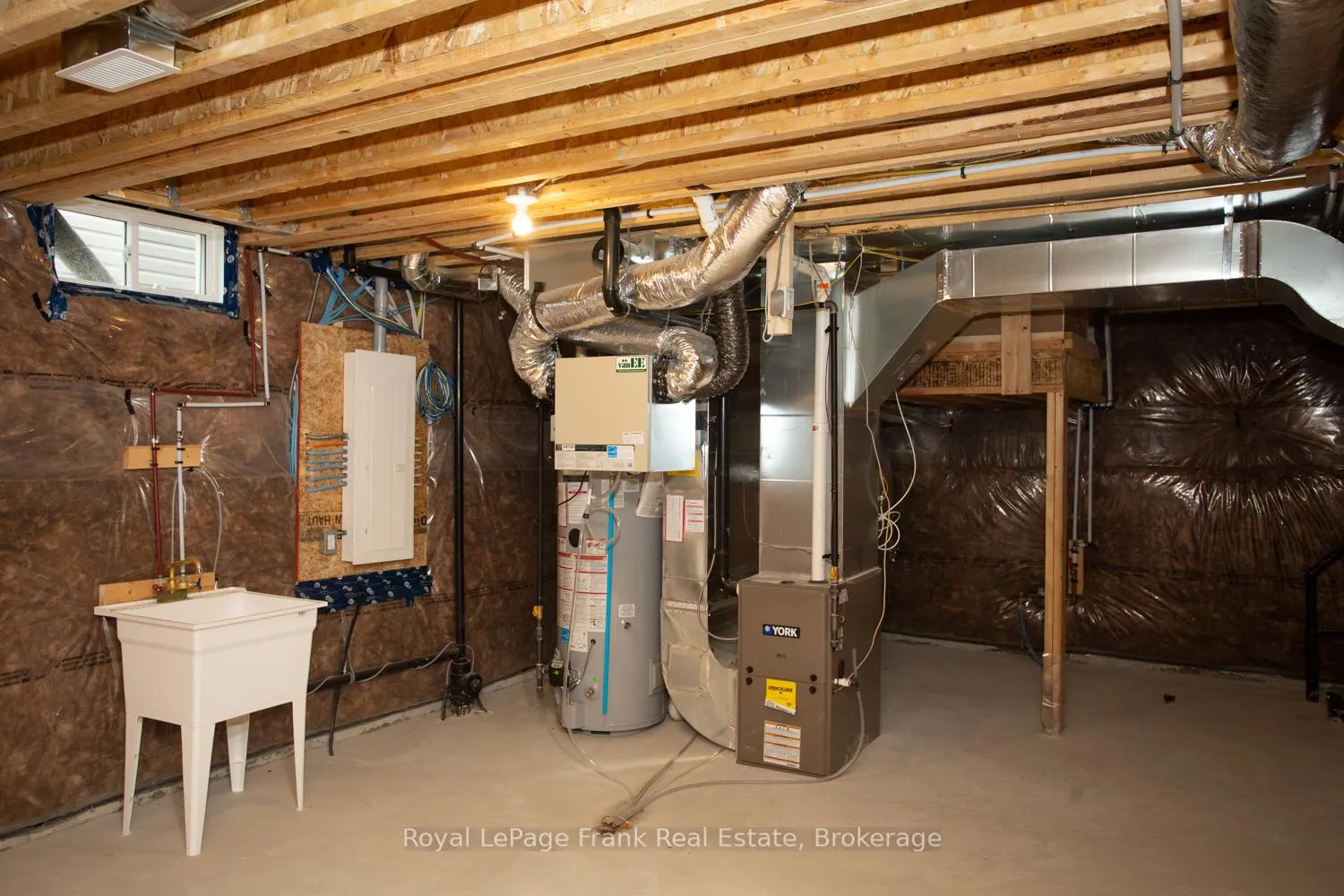 Photo 45 of 5 Hennessey Crescent, Kawartha Lakes, Lindsay — HOMEH