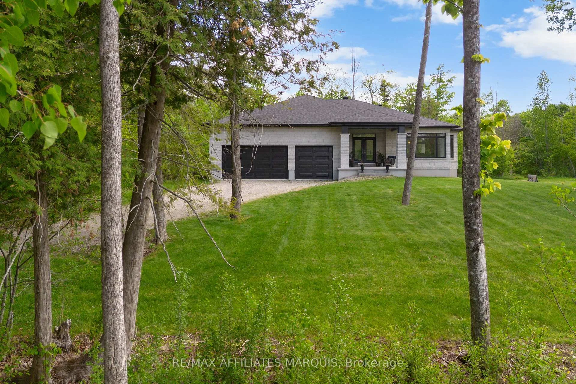 Front of 147 Golf Club Road