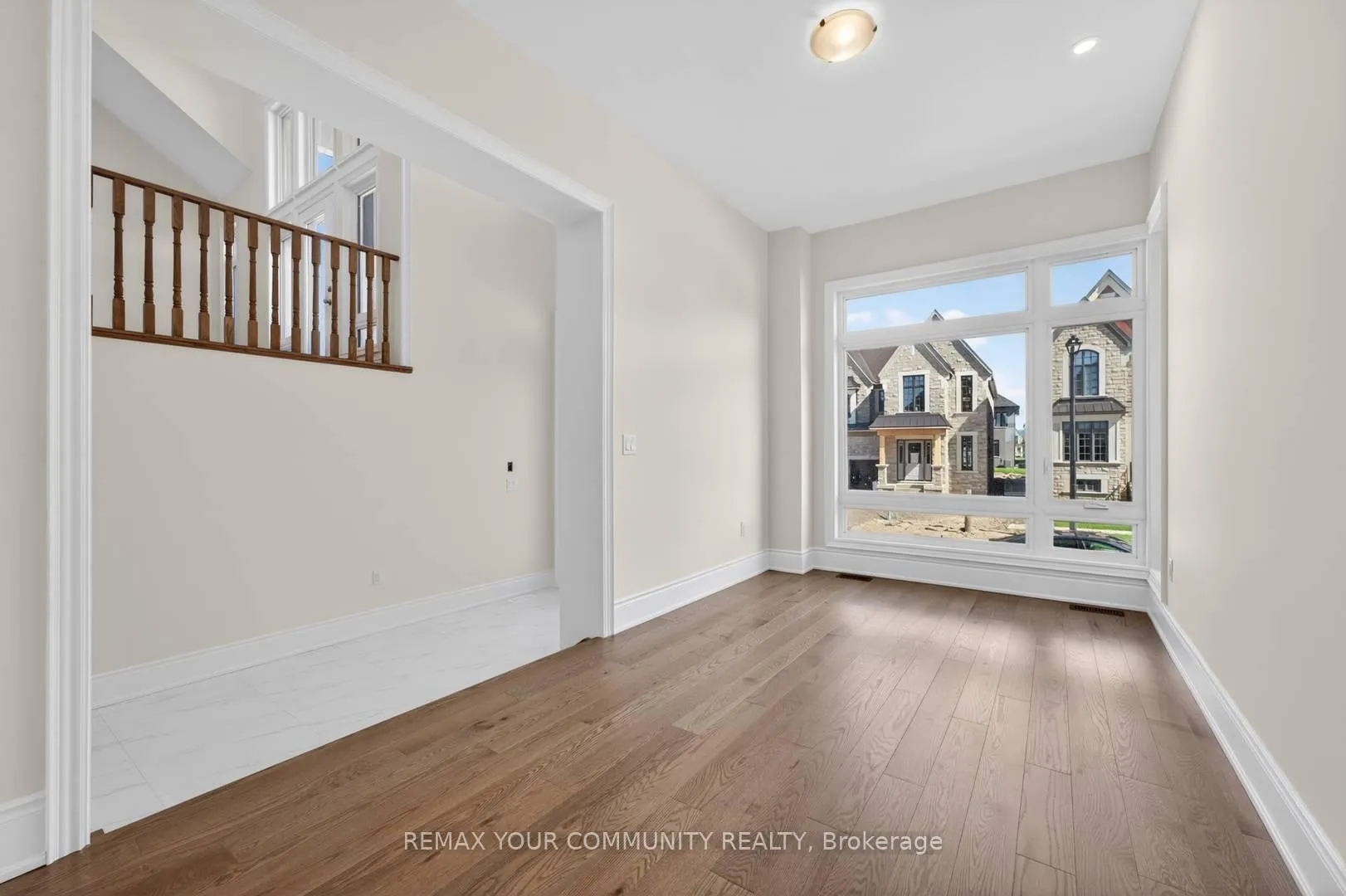 Photo 3 of 5 Garriock Hall Avenue, King, King City — HOMEH