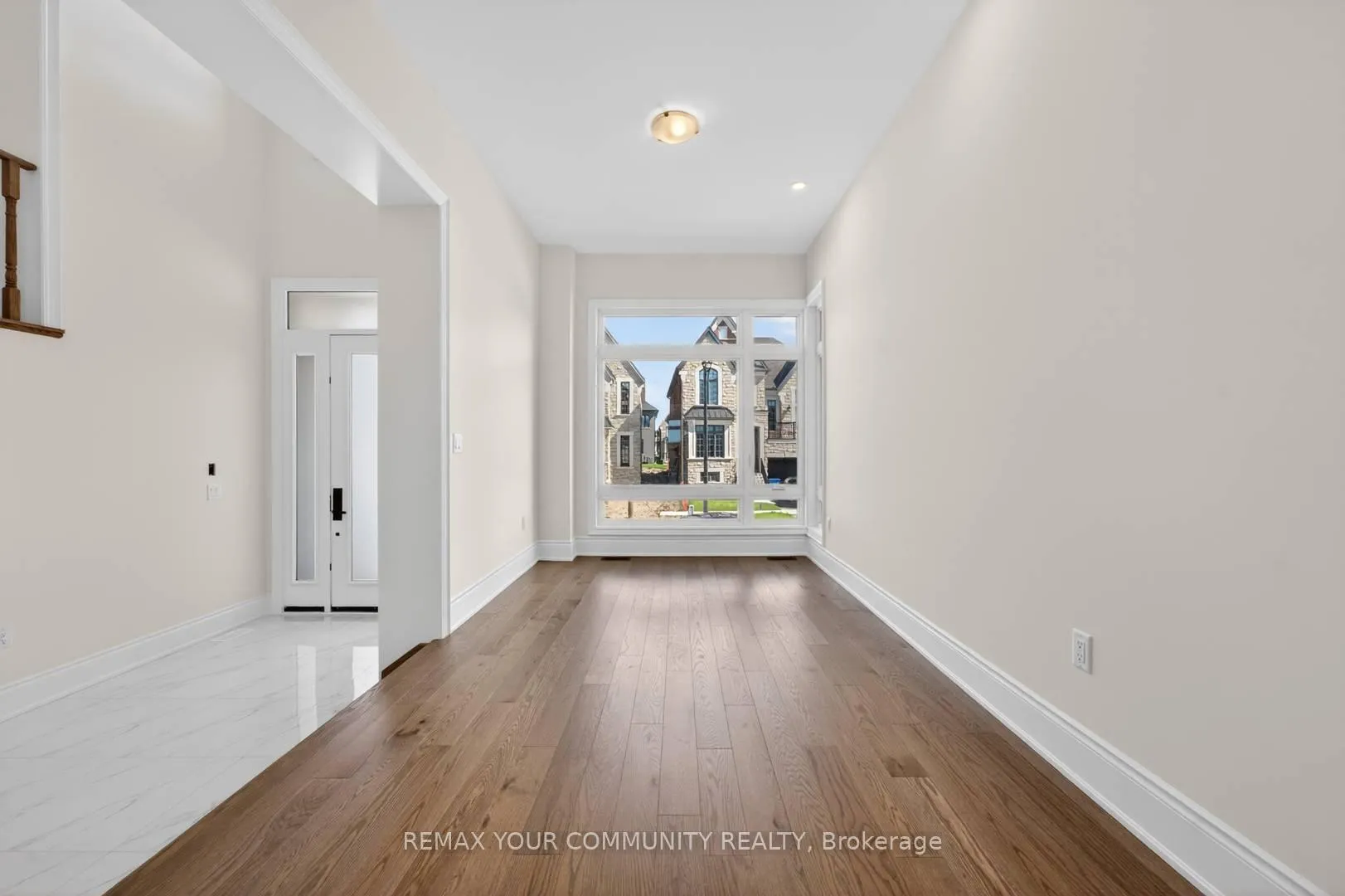 Photo 4 of 5 Garriock Hall Avenue, King, King City — HOMEH