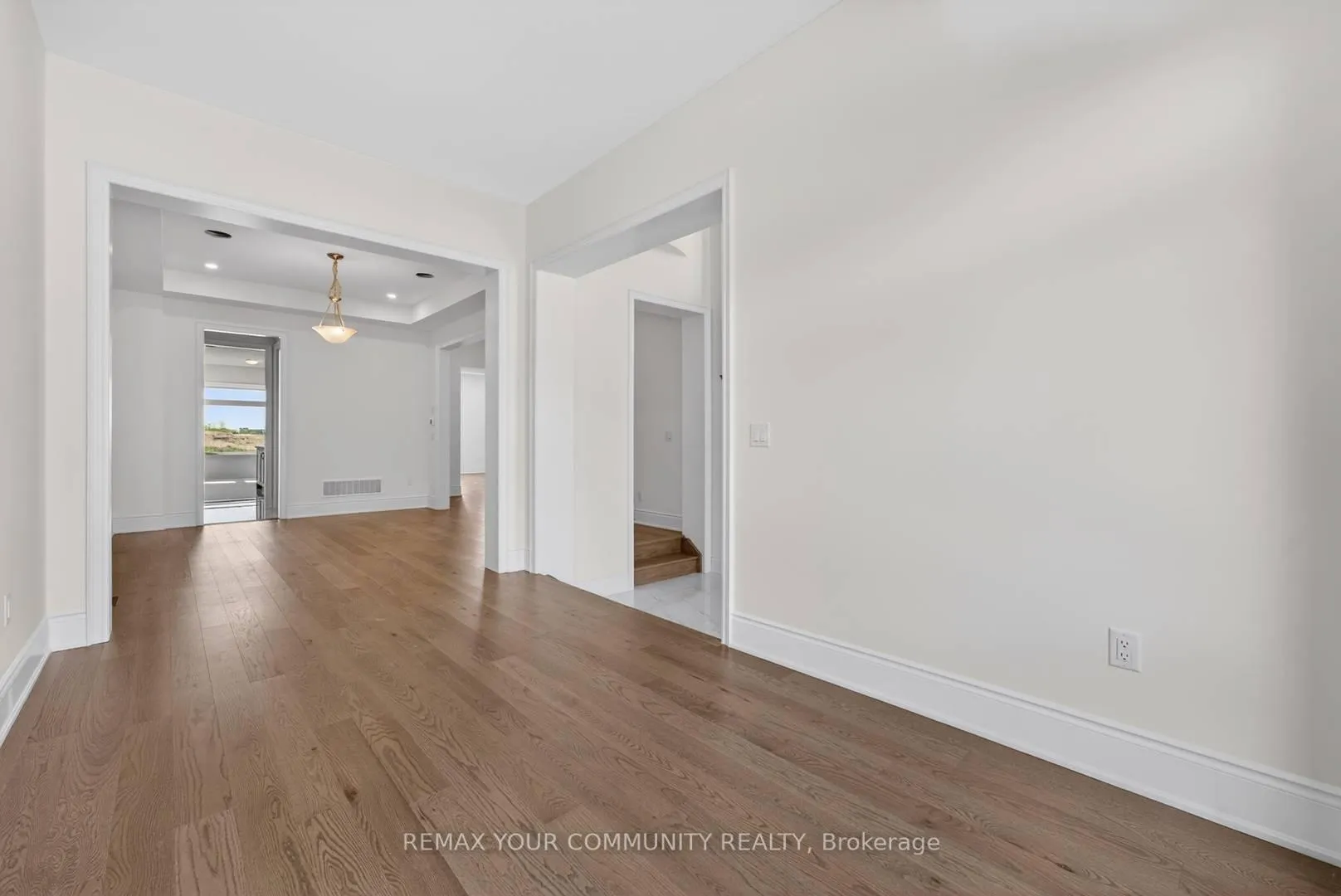 Photo 5 of 5 Garriock Hall Avenue, King, King City — HOMEH