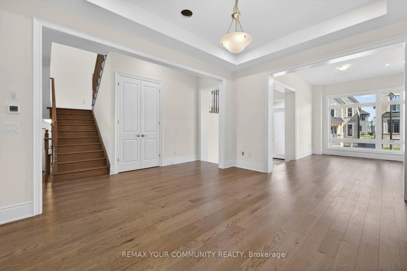 Photo 7 of 5 Garriock Hall Avenue, King, King City — HOMEH