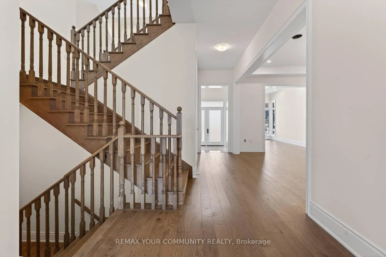 Photo 8 of 5 Garriock Hall Avenue, King, King City — HOMEH