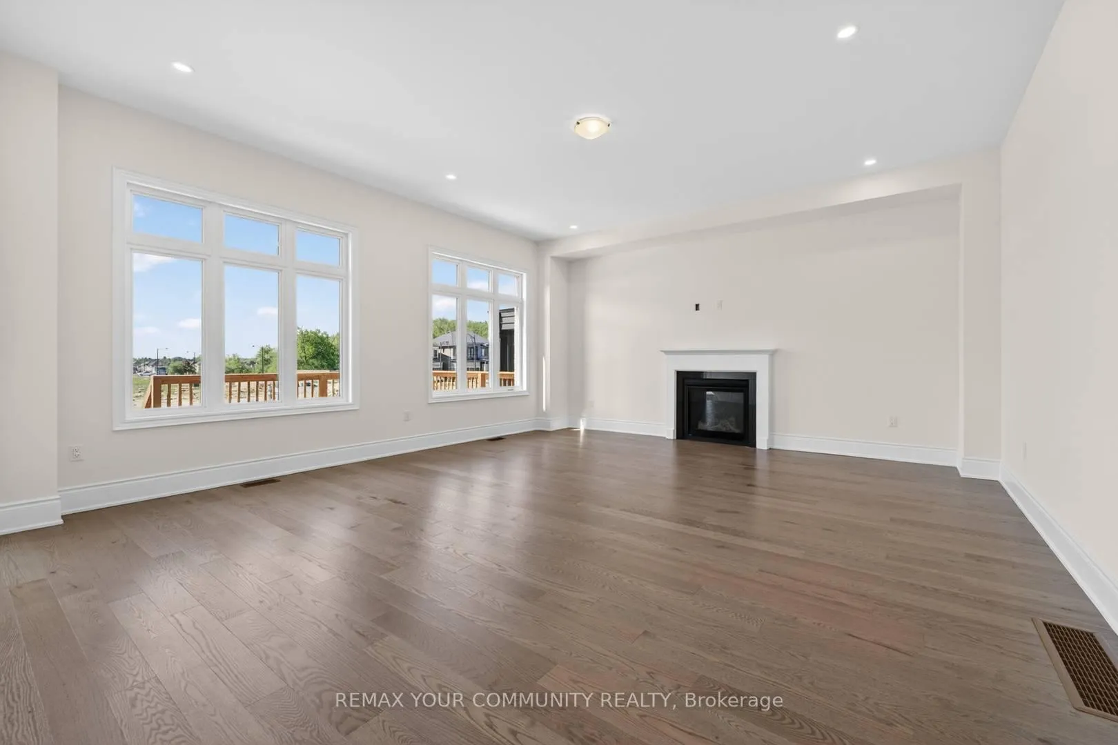 Photo 9 of 5 Garriock Hall Avenue, King, King City — HOMEH